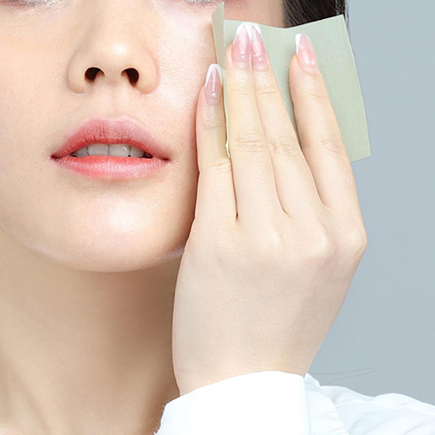 Darbee Oil Blotting Sheets for Face - 100pcs Natural Charcoal Oil Absorbing Paper, Oil Control & Shine Free, Pink Oil Blotting Paper for Oily Skin - Perfect for Makeup Touch Ups, Gym, Travel & Daily Use