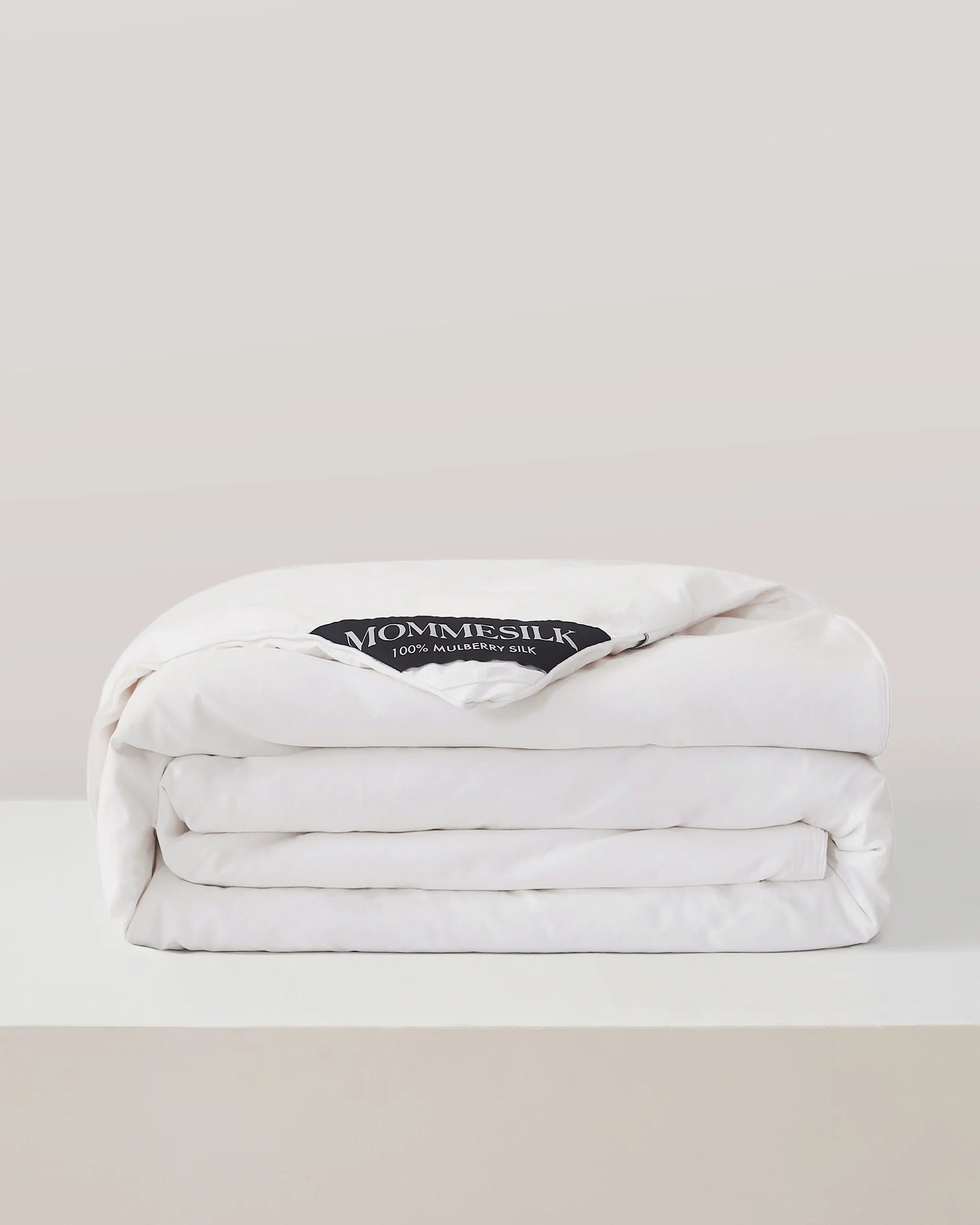 All Season Cotton Covered Silk Comforter - Luxury Queen Size Bedding Set for Year-Round Comfort - Perfect for Master Bedroom, Guest Room & Hotel Use