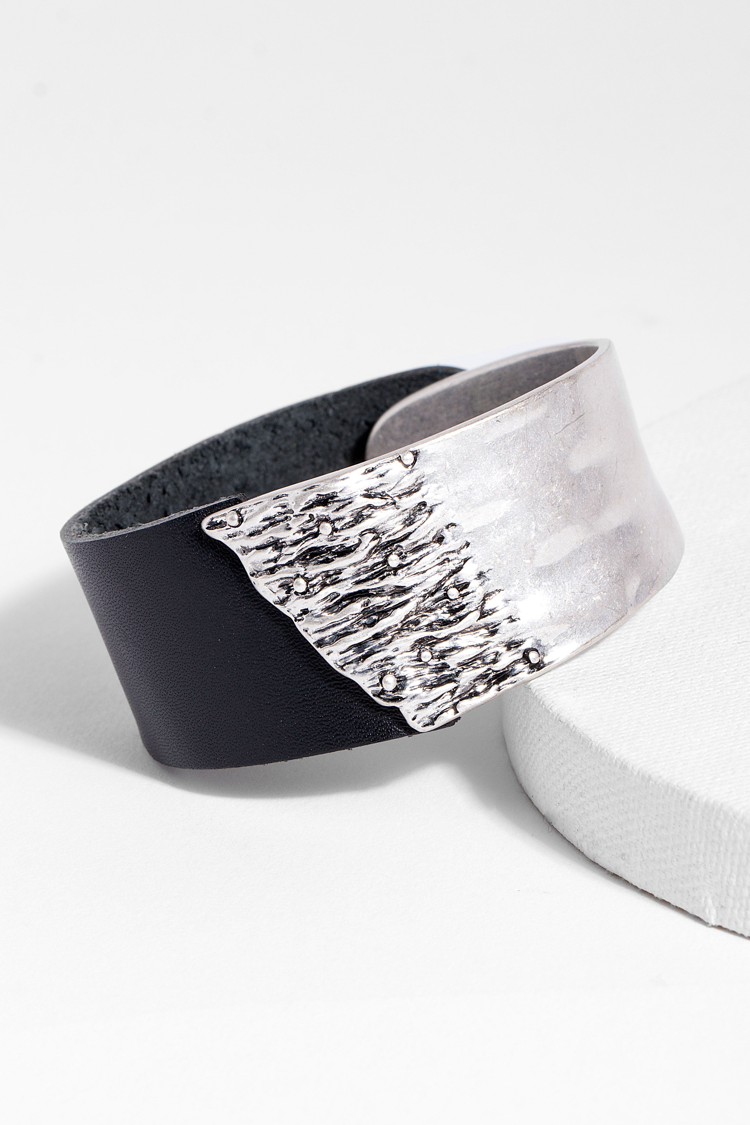 Stylish Leather and Metal Statement Bracelet for Women - Elegant Fashion Accessory for Parties, Dates & Everyday Wear