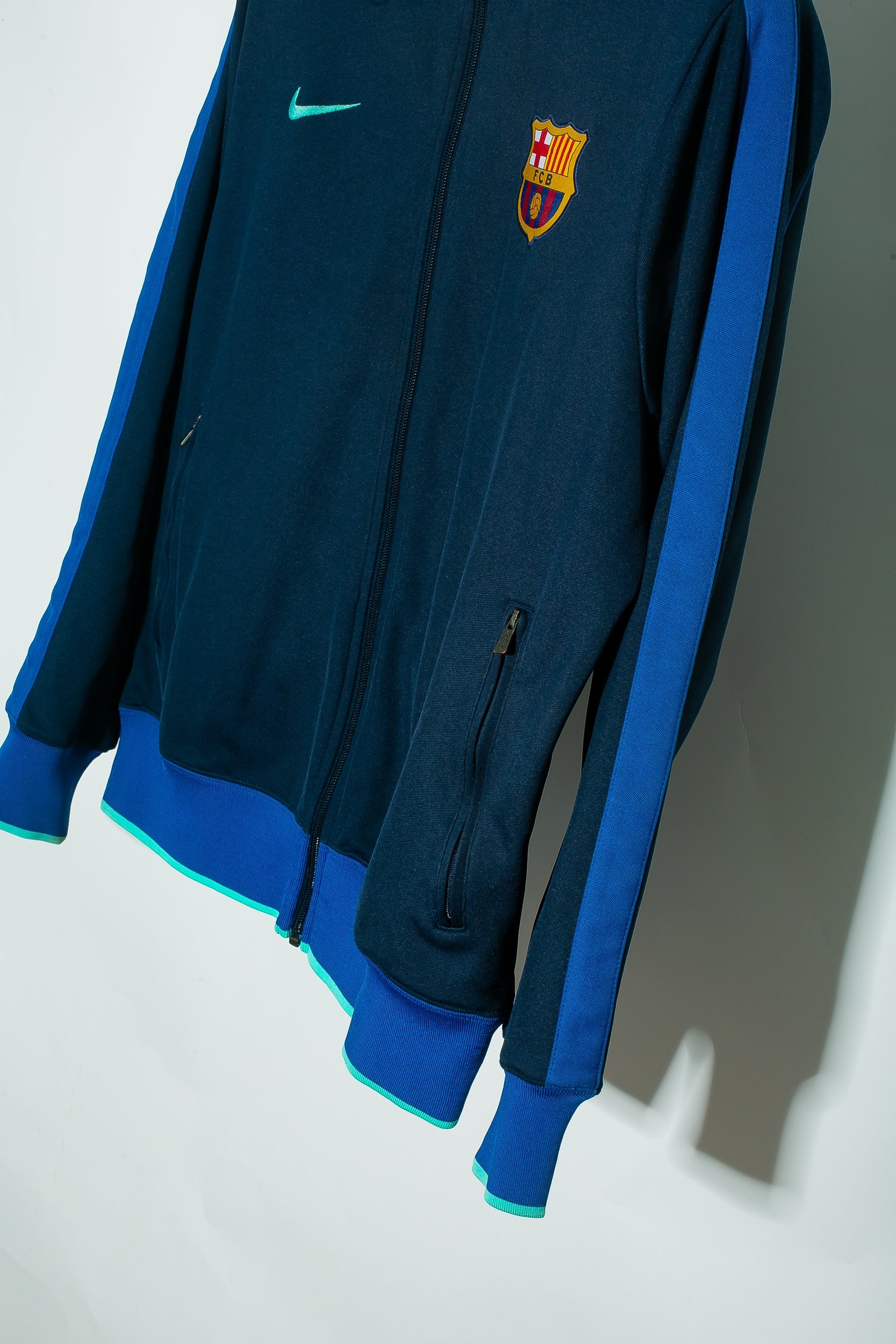 2009 FC Barcelona Jacket - Official Licensed Soccer Jacket for Men (Size L) - Perfect for Football Matches, Fan Events & Casual Wear