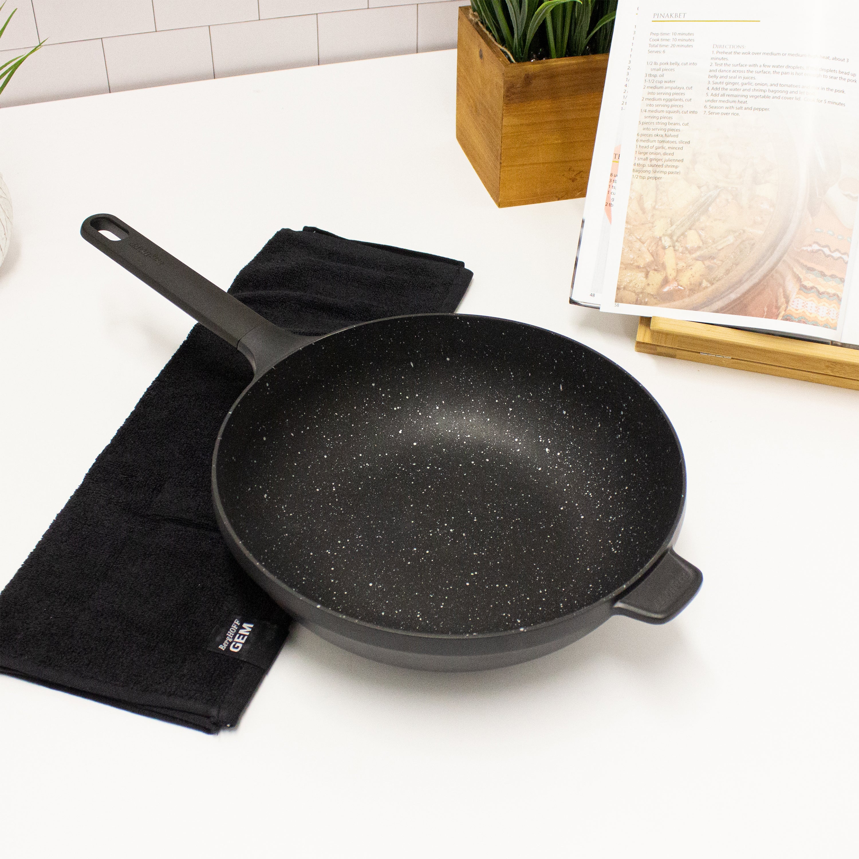 BergHOFF GEM 10 Non-Stick Stir Fry Pan 3 Quart - Black Ceramic Coated Wok for Healthy Cooking, Perfect for Sauteing, Frying & Stir-Frying Asian Dishes at Home