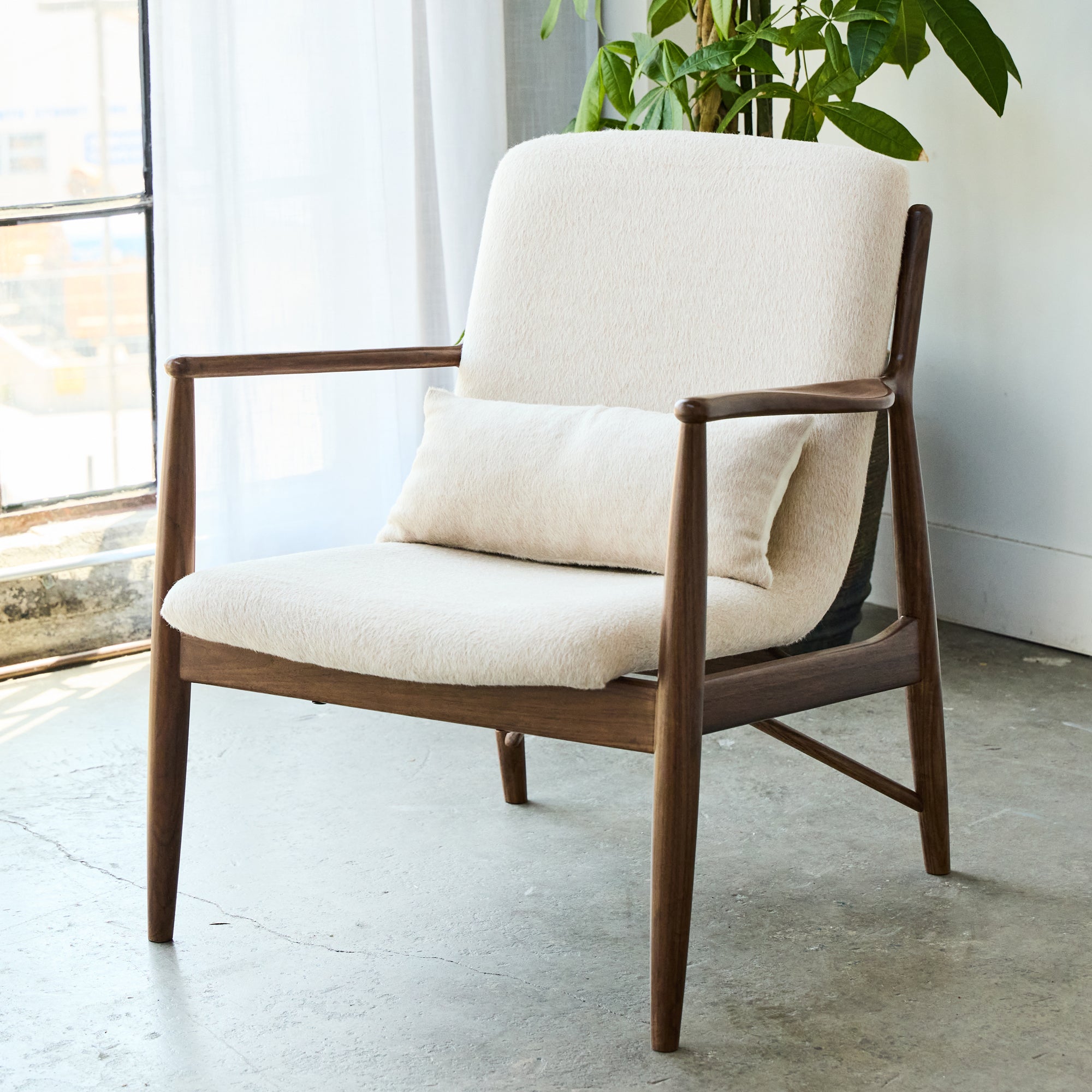 Modern Truss Lounge Chair - Sturdy Metal Frame & Comfortable Cushion for Living Room, Patio, or Office - Perfect for Relaxing & Stylish Home Decor
