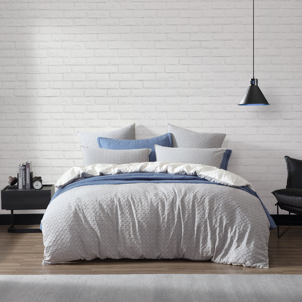 Premium Flo Fog Quilt Cover Set - Queen Size Bedding with Soft Microfiber, Breathable & Wrinkle-Resistant - Perfect for Master Bedroom, Guest Room & Cozy Home Decor