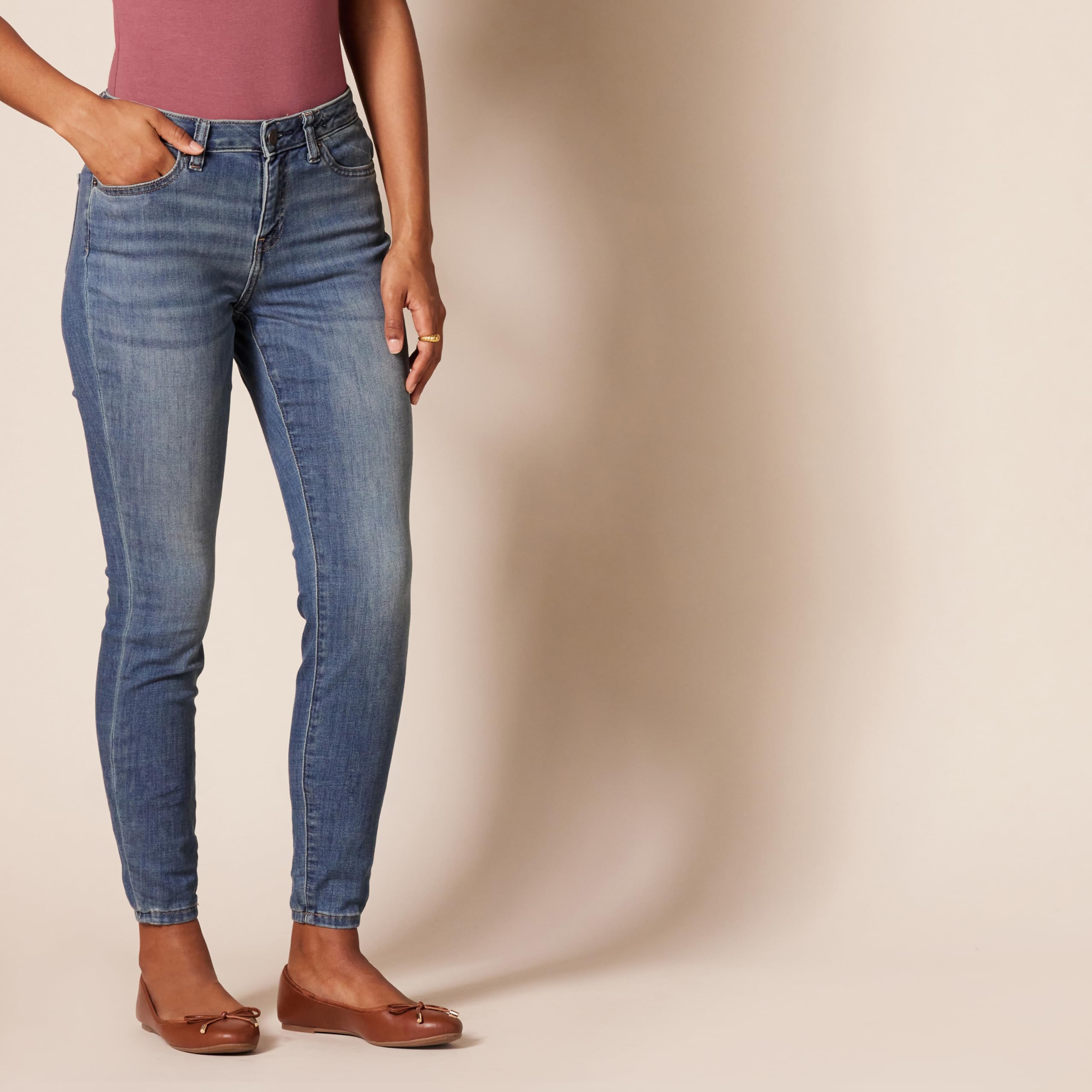 Amazon Essentials Women's Mid Rise Curvy Skinny Jeans - Stretch Denim Pants for Petite to Plus Size | Perfect for Work, Casual Outfits & Everyday Wear