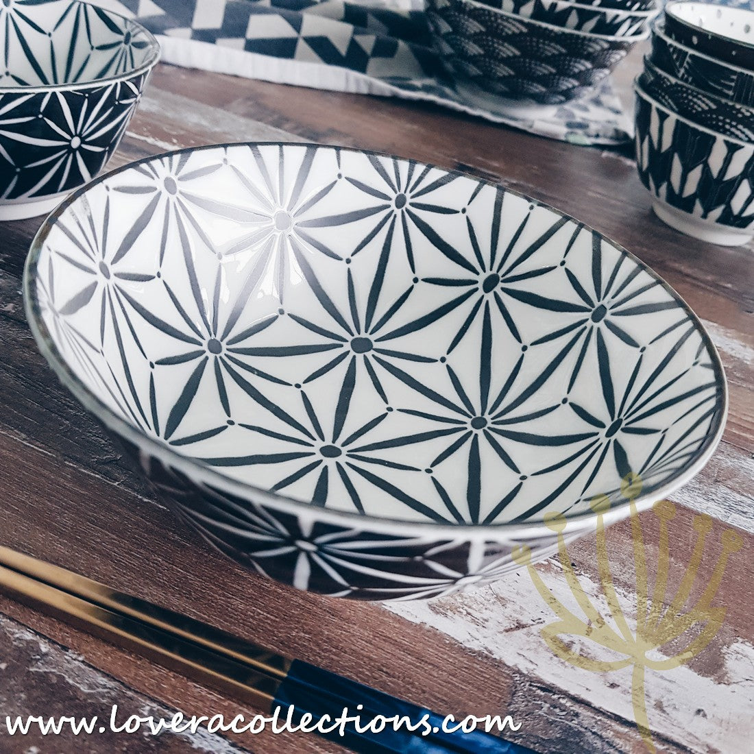 Awasaka Black & White Modern Stars Dinnerware Set - 12-Piece Porcelain Plates & Bowls - Elegant Dinnerware Collection for Home & Restaurant Use - Perfect for Holiday Dinners, Wedding Gifts & Daily Dining