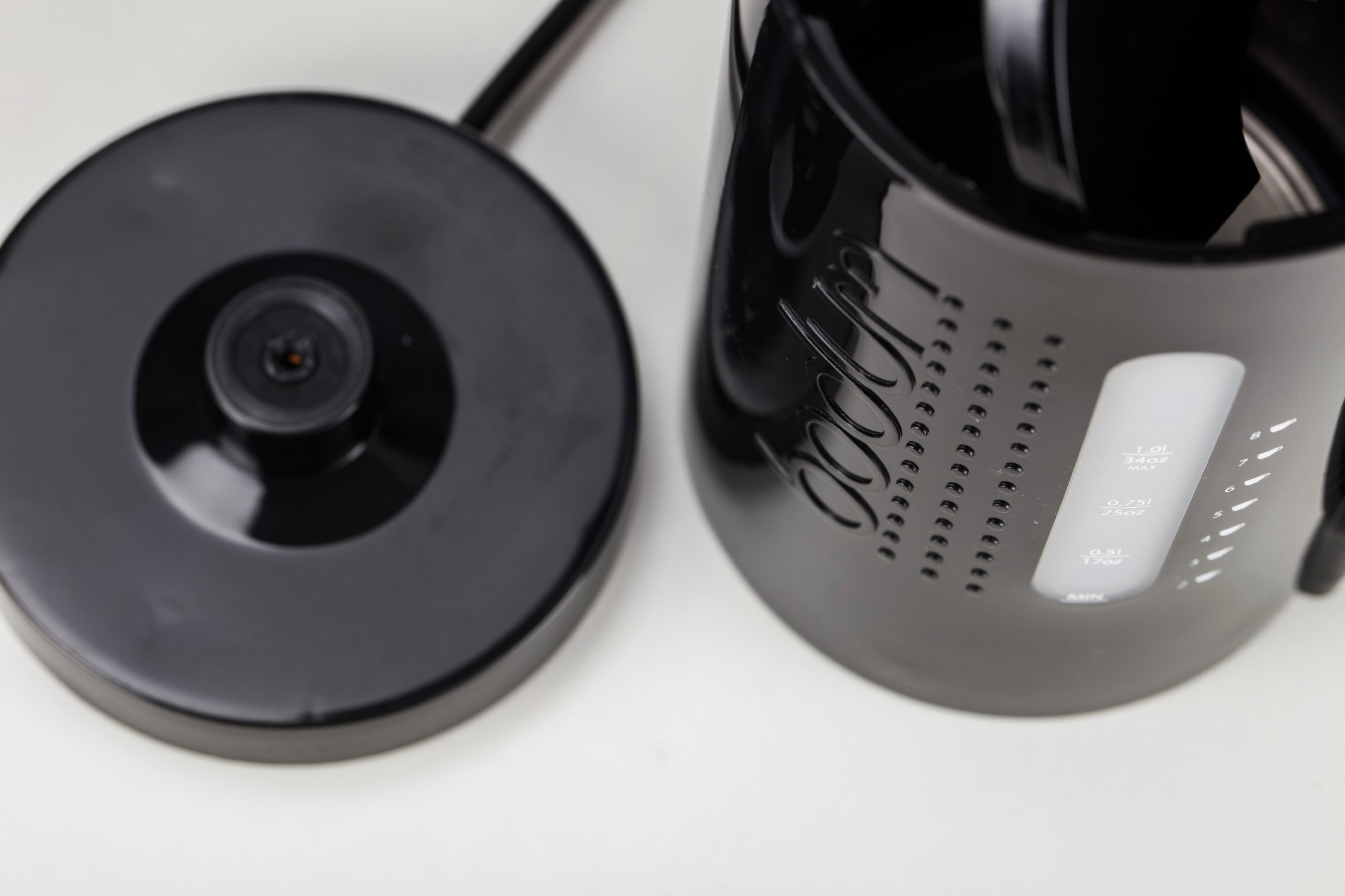 Bodum 34oz Bistro Electric Water Kettle - Fast Boiling BPA-Free Plastic Kettle for Coffee, Tea & More - Auto Shut-Off & Keep Warm Function - Perfect for Home, Office & Dorm Use (Black)