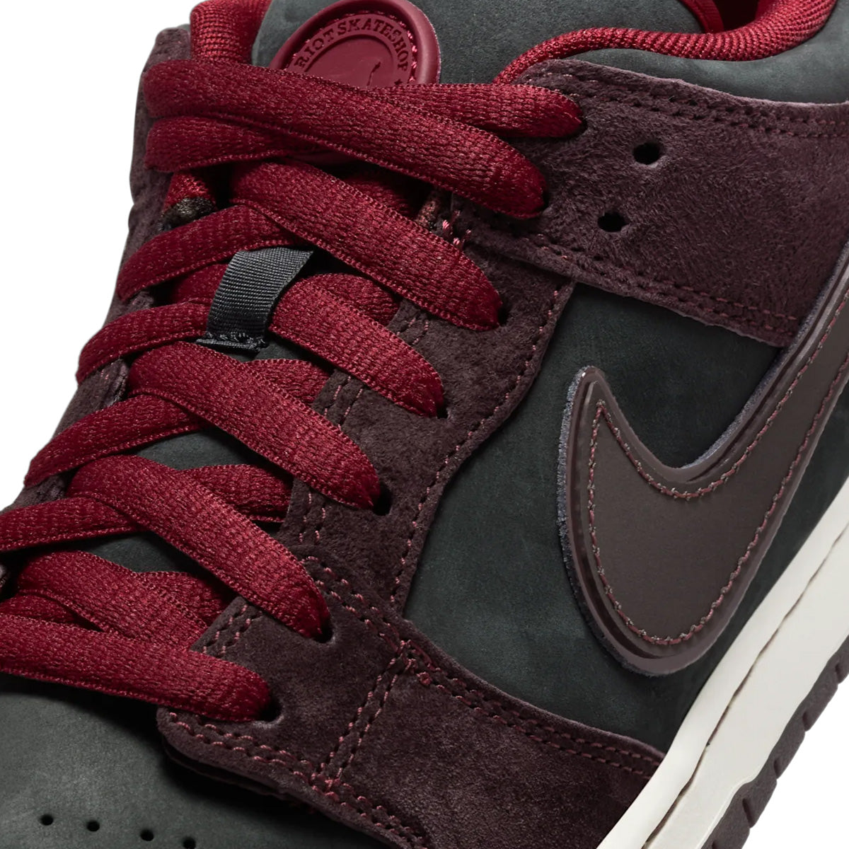 Riot Skate Shop SB Dunk Low 'Mahogany' Sneakers - Men's Skateboarding Shoes for Street Style & Performance - Perfect for Skateboarding, Urban Fashion & Casual Wear