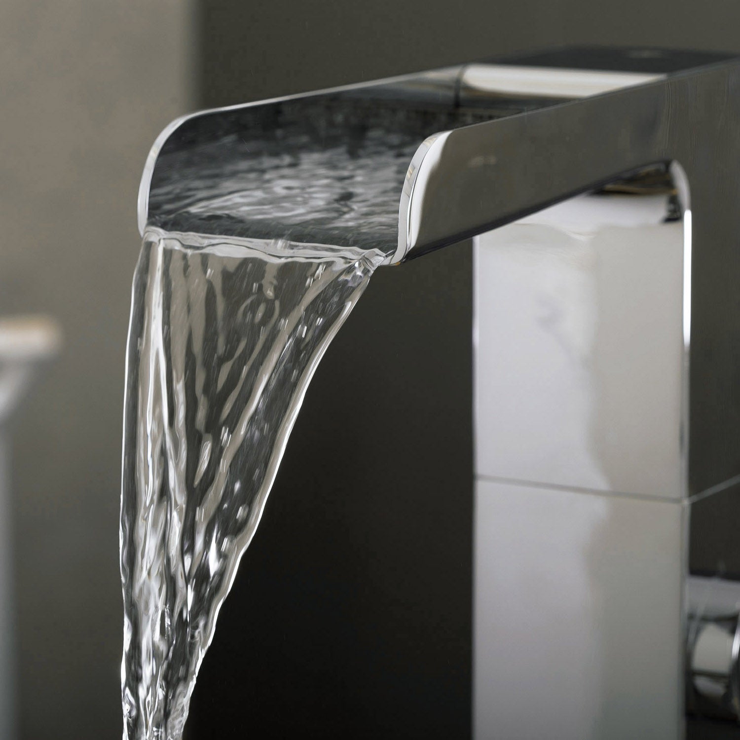 DAX 8185A Freestanding Hot Tub Filler & Waterfall Spout - Solid Brass Construction with Chrome Finish (3 15/16