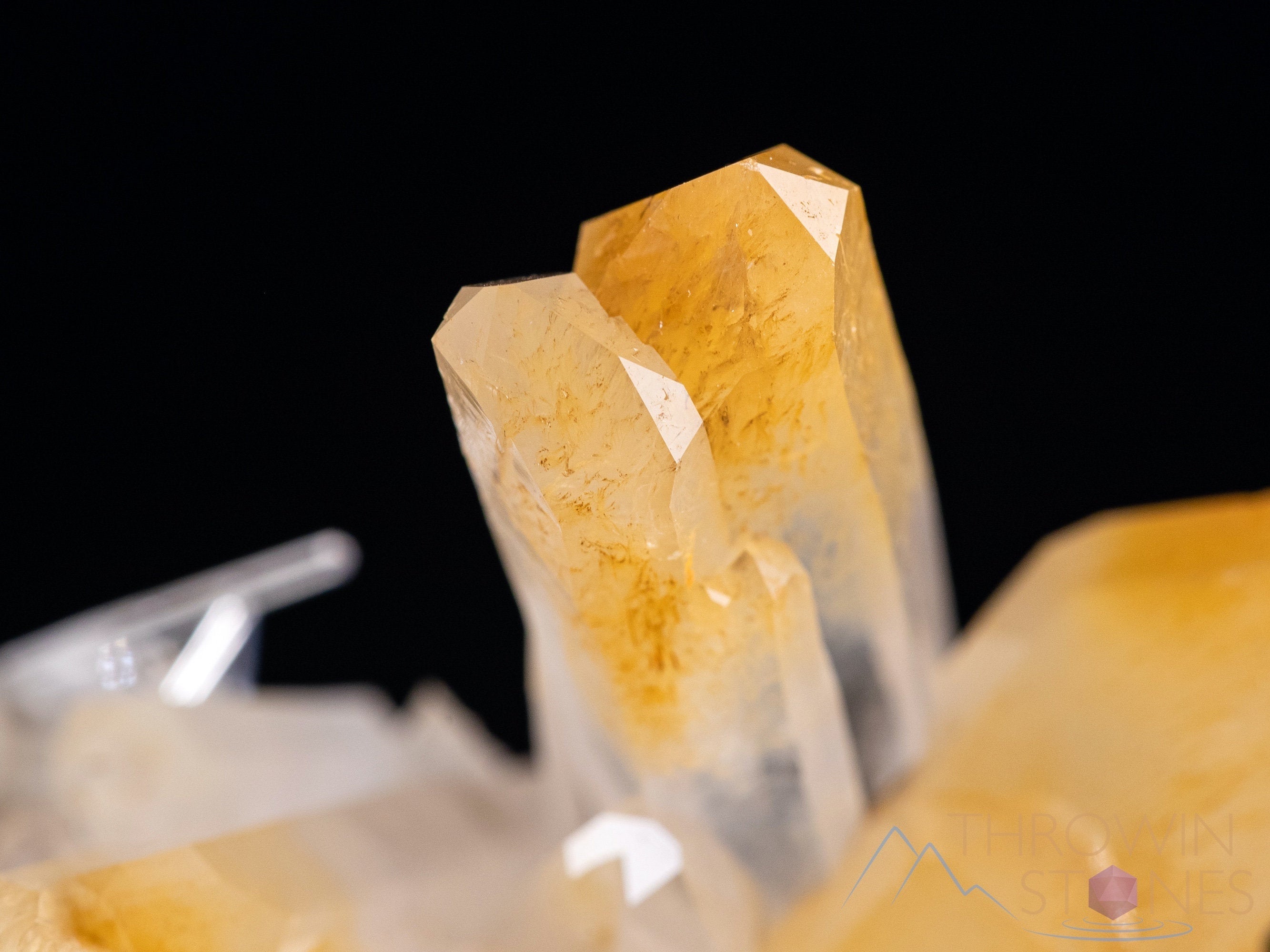 Natural QUARTZ Mango Raw Crystal Cluster - Healing Stone for Home Decor, Spiritual Gifts & Feng Shui | Perfect for Meditation, Office Desk Display & Housewarming Presents (39221)