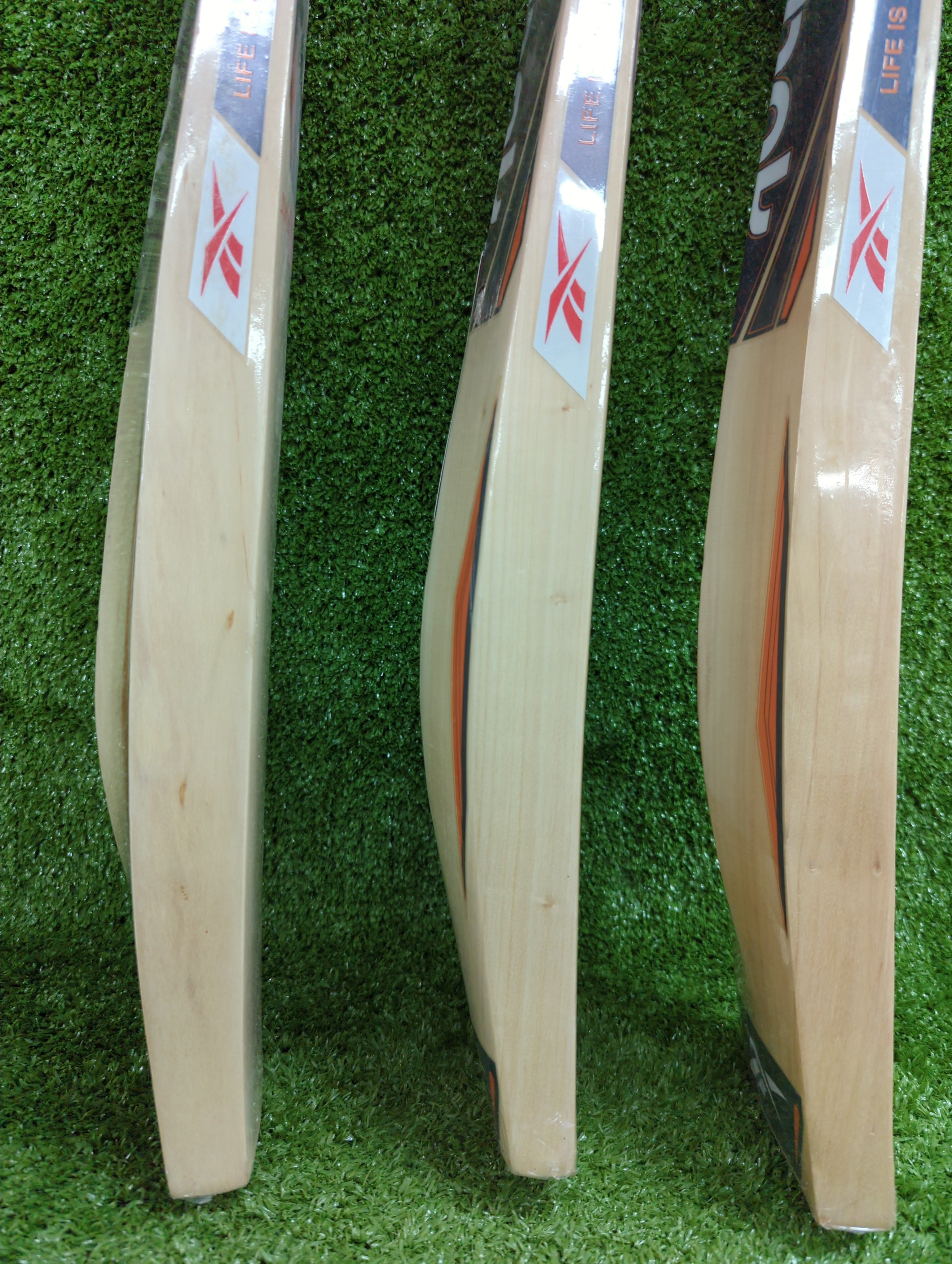 Reebok Excel Kashmir Willow Cricket Bat - Lightweight & Durable for Professional & Casual Play - Perfect for Matches, Practice & Backyard Games