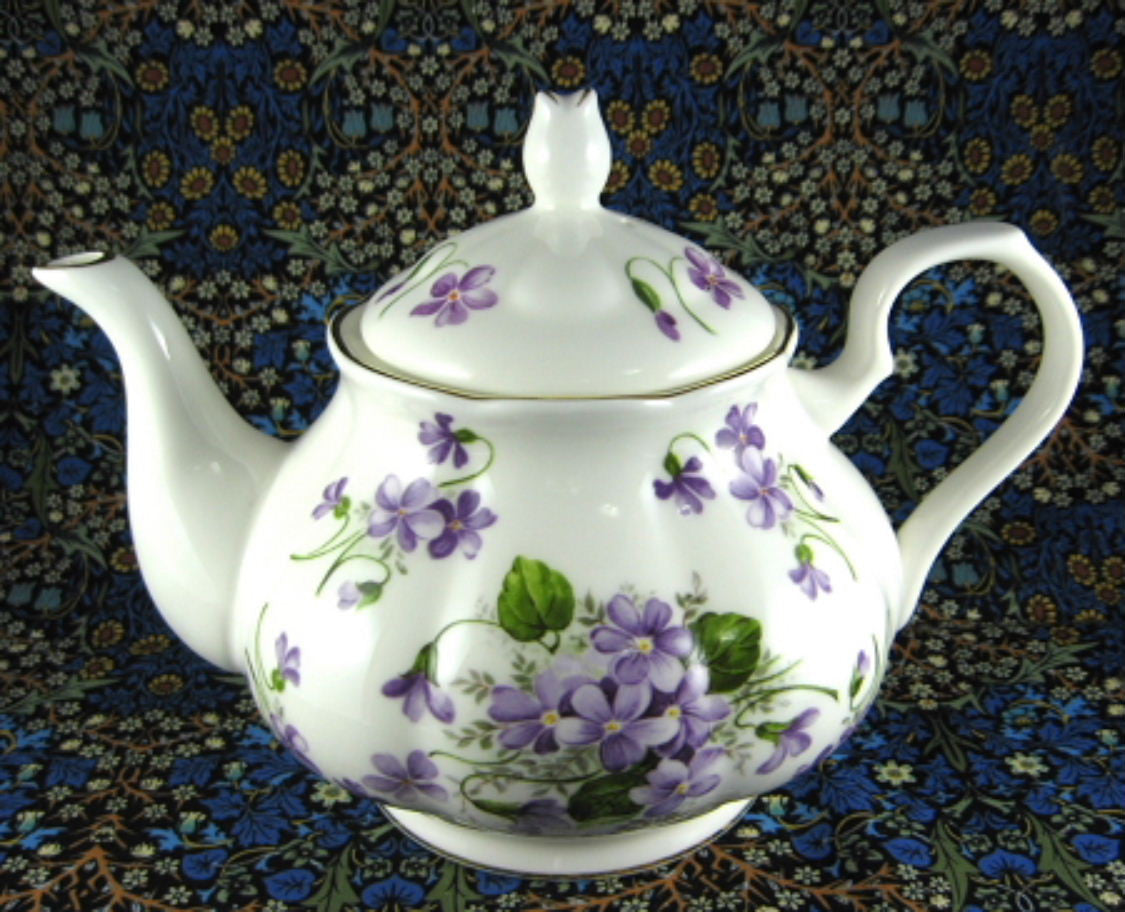 English Bone China Teapot - Wild Violets Design by New Springfield | 4-6 Cup Capacity | Large Tea Pot for Afternoon Tea & Elegant Entertaining