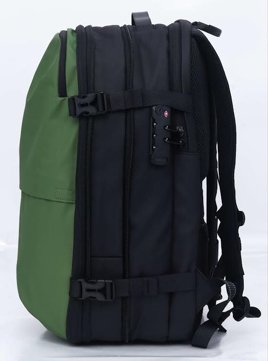 Travelite 17.3 Inch Vacuum Compression Travel Backpack with Hand Pump - Lightweight Green Carry-On Luggage for Airplane, Camping & Outdoor Adventures