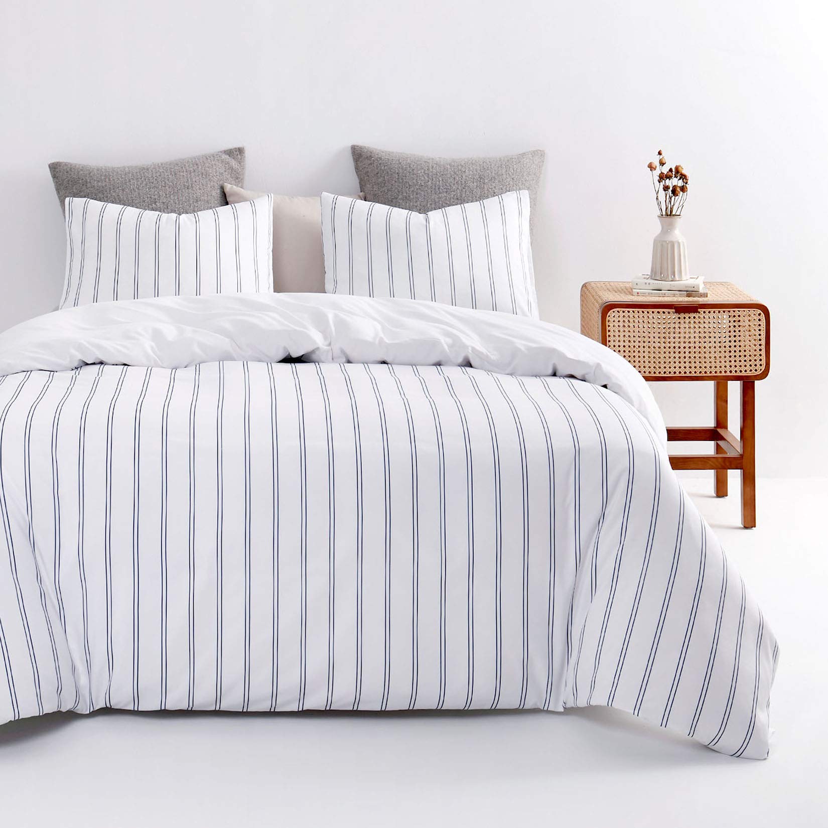 Wake In Cloud - Striped Comforter Set, Ticking Stripe Vertical Pinstripe Neutral Farmhouse Pattern Printed, Soft Lightweight Bedding, 3 Pieces, Navy White, Queen Size - Perfect for Farmhouse, Coastal & Modern Bedroom Decor