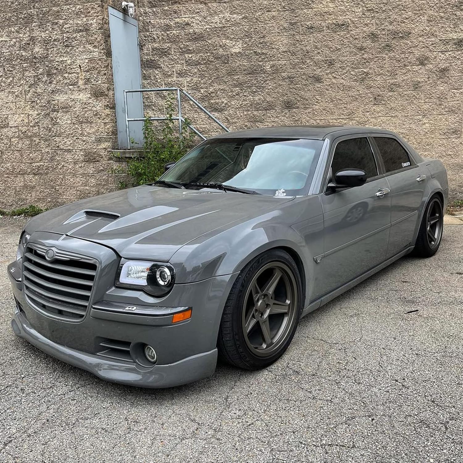 VIP Style PU Front Bumper Lip Spoiler for 2005-2010 Chrysler 300 & 300C - Enhance Your Car's Sporty Look for Street Racing & Car Shows