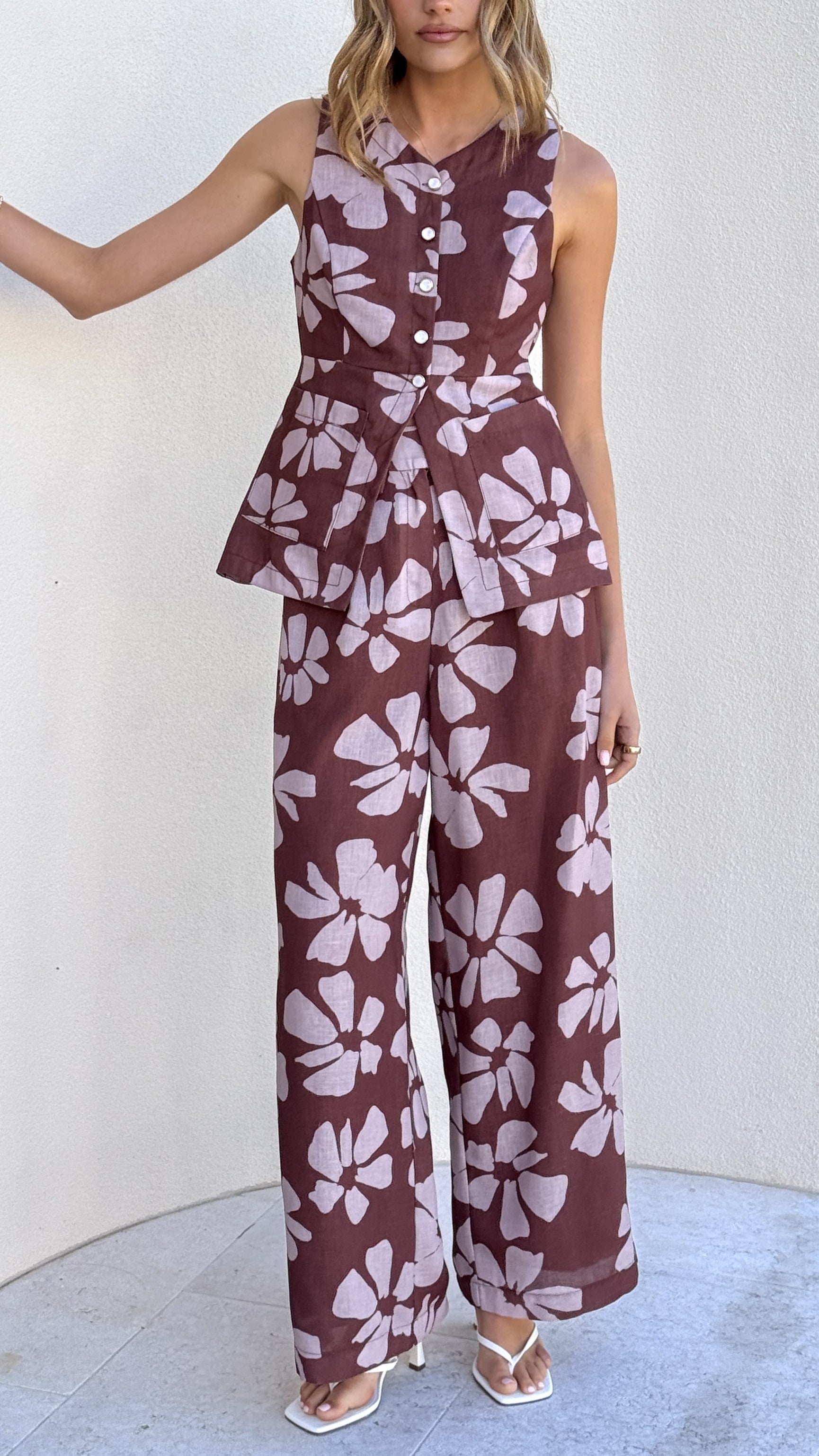 Elegant Amber Brown Daylilies Top - Floral Print Women's Blouse for Casual Wear & Summer Outfits