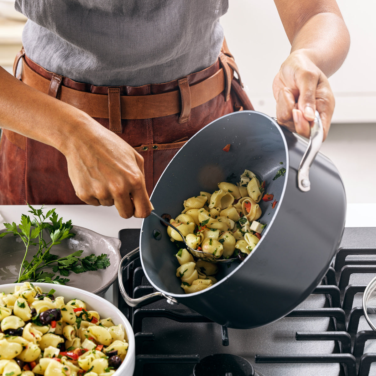 Valencia Pro Ceramic Nonstick 5.5 Quart Stockpot with Lid - Durable Cookware for Soups, Stews & Pasta - Perfect for Home Cooking & Professional Kitchens