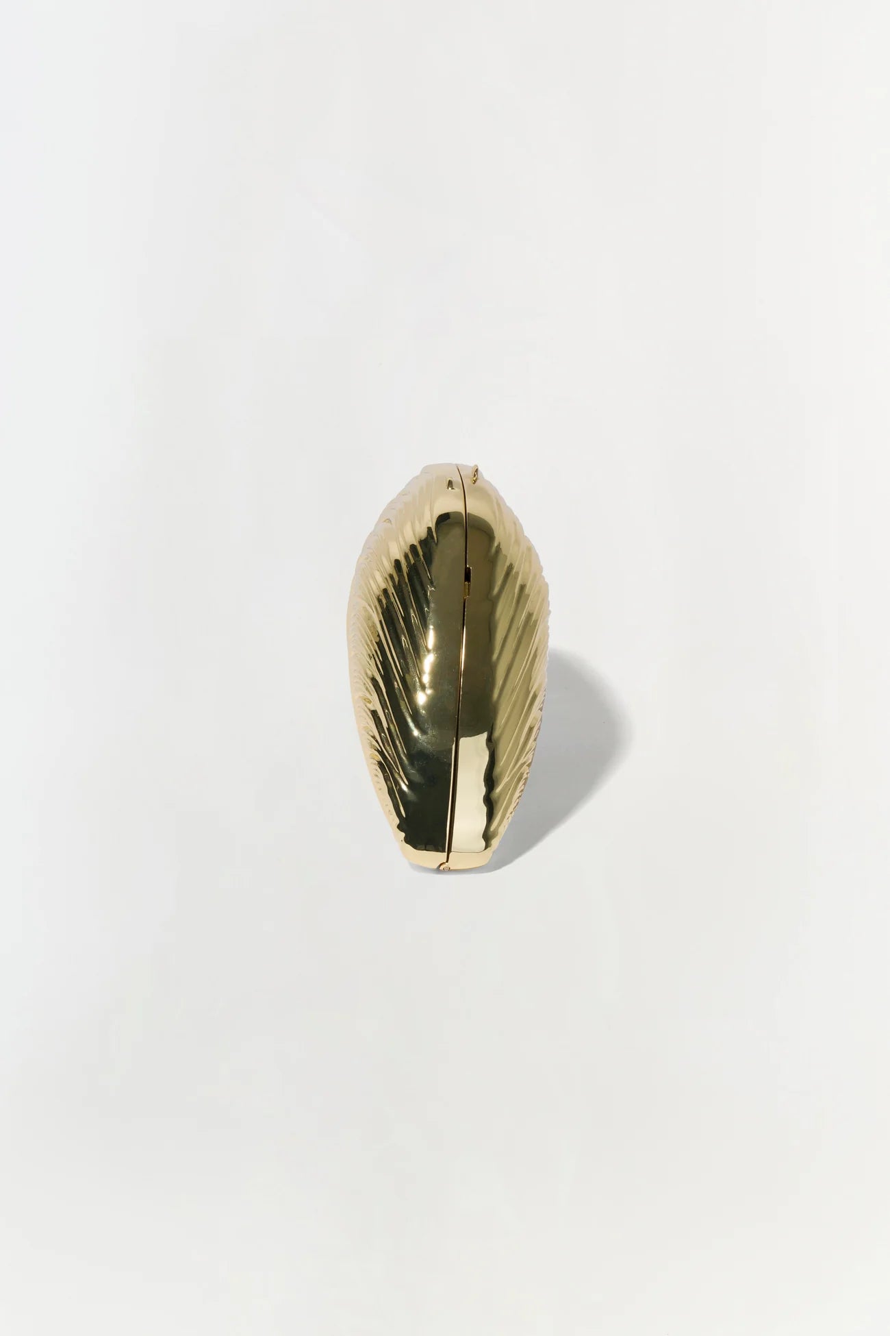 Bridget Mini Metal Oyster Necklace in Gold - Elegant Jewelry for Women, Perfect for Everyday Wear, Date Nights & Special Occasions