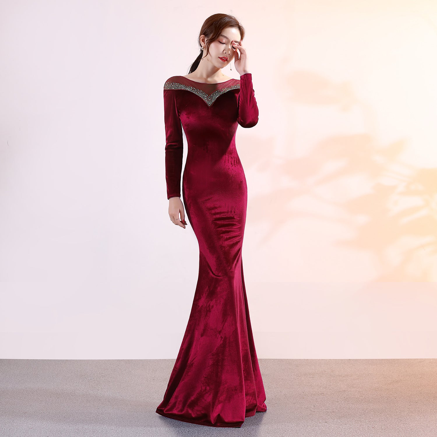 Elegant Velvet Evening Gown with Long Sleeves - Winter Banquet Dress for Hosting Company Annual Meetings & Parties | Perfect for Formal Events, Holiday Parties, and Special Occasions