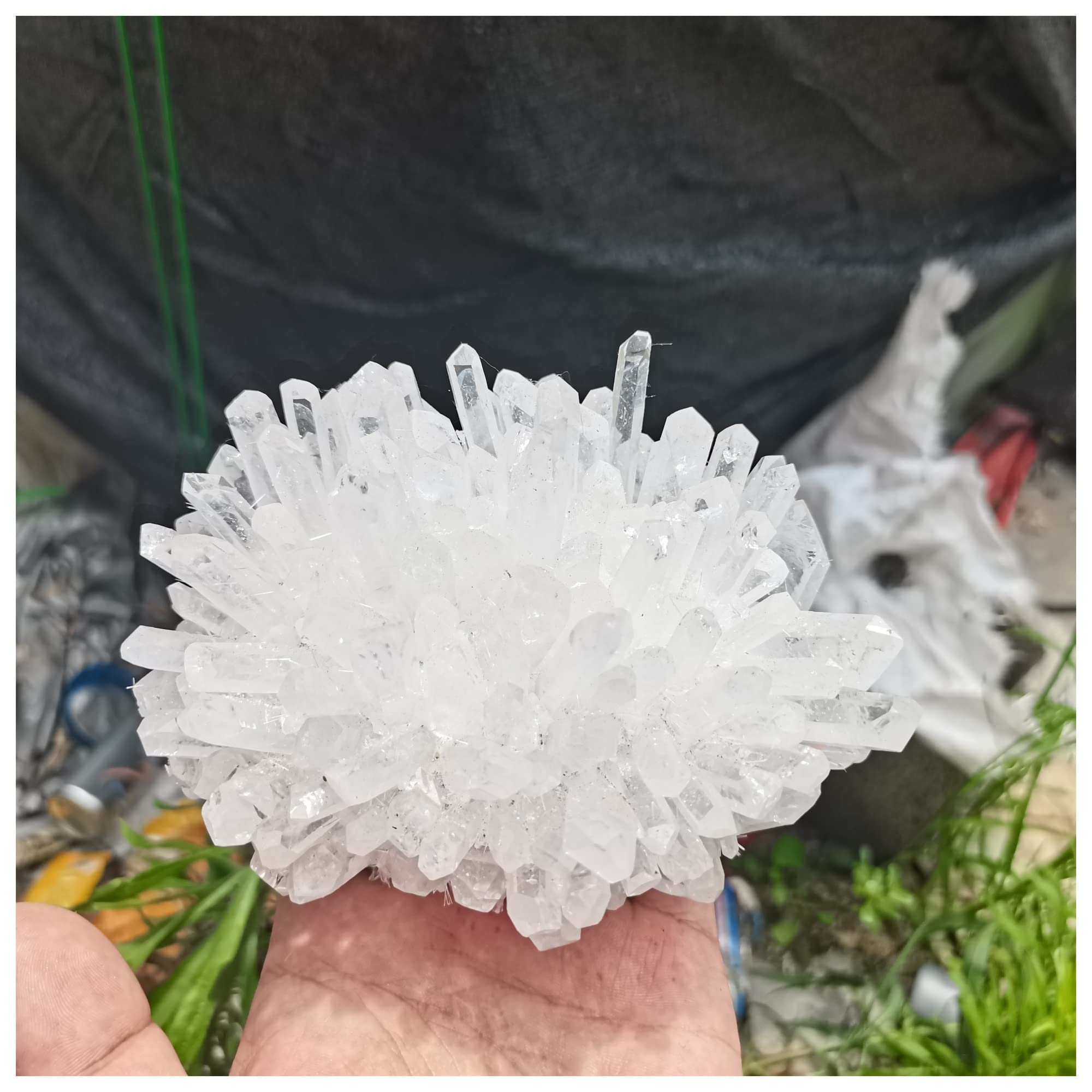 Natural Clear Quartz Cluster Freeform Reiki Stones - 600-700g Home & Office Decor, Aquarium Decoration, Healing Crystal for Meditation, Feng Shui, Yoga & Spiritual Gifts