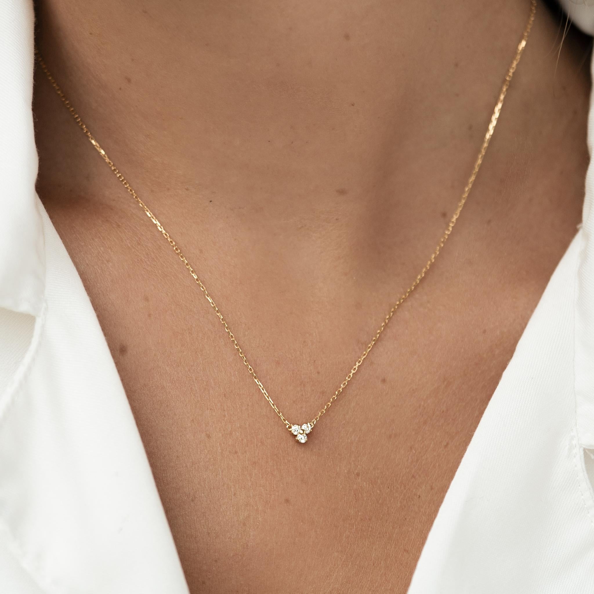 Trillium Necklace for Women - Elegant Floral Pendant Jewelry Gift for Her - Perfect for Weddings, Anniversaries & Special Occasions