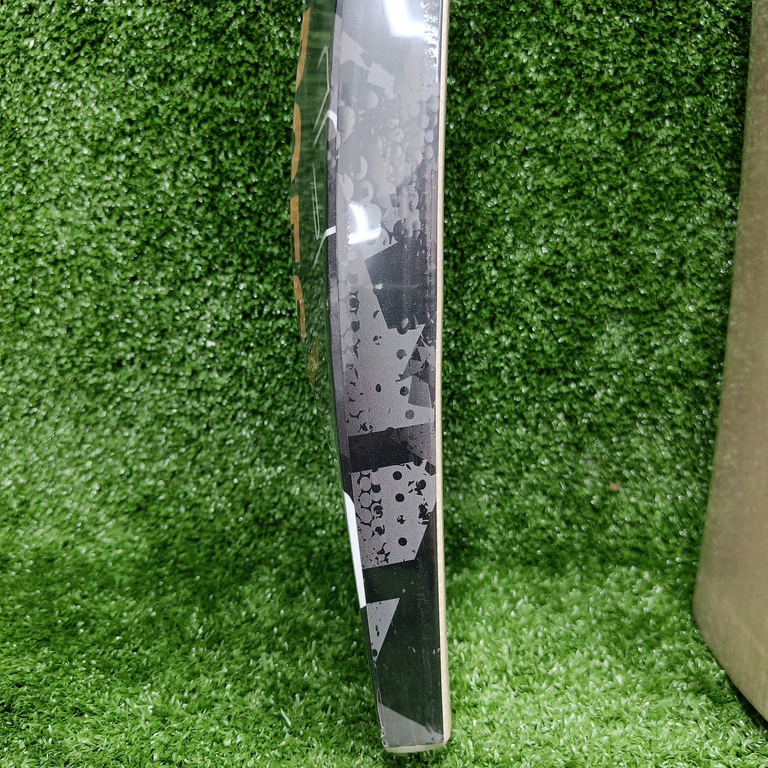 Premium SS Sky Black/Blue English Willow Cricket Bat - Professional Grade for Matches & Practice - Perfect for Outdoor Cricket Games & Training Sessions