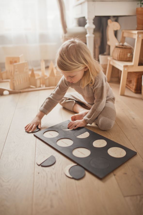 Moon Phase Wooden Puzzle - Educational Montessori Toy for Kids & Adults - Perfect for Home Decor, Classroom Learning & Gift Giving