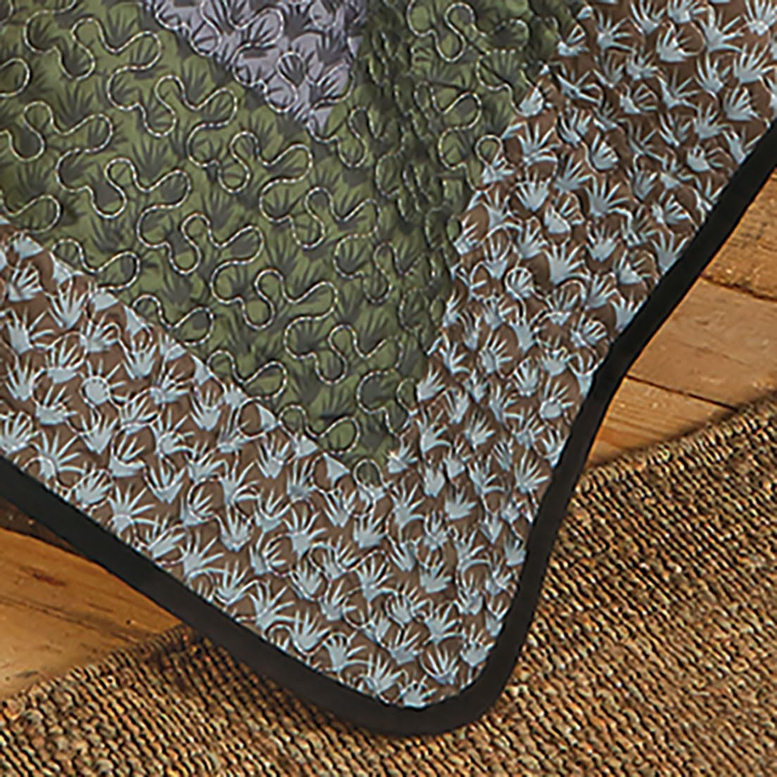 Premium Black Bear Hills Quilt Bed Set - King Size Luxury Bedding, Soft & Breathable Comforter Cover with Matching Pillow Shams - Perfect for Master Bedroom, Guest Room & Cozy Winter Nights