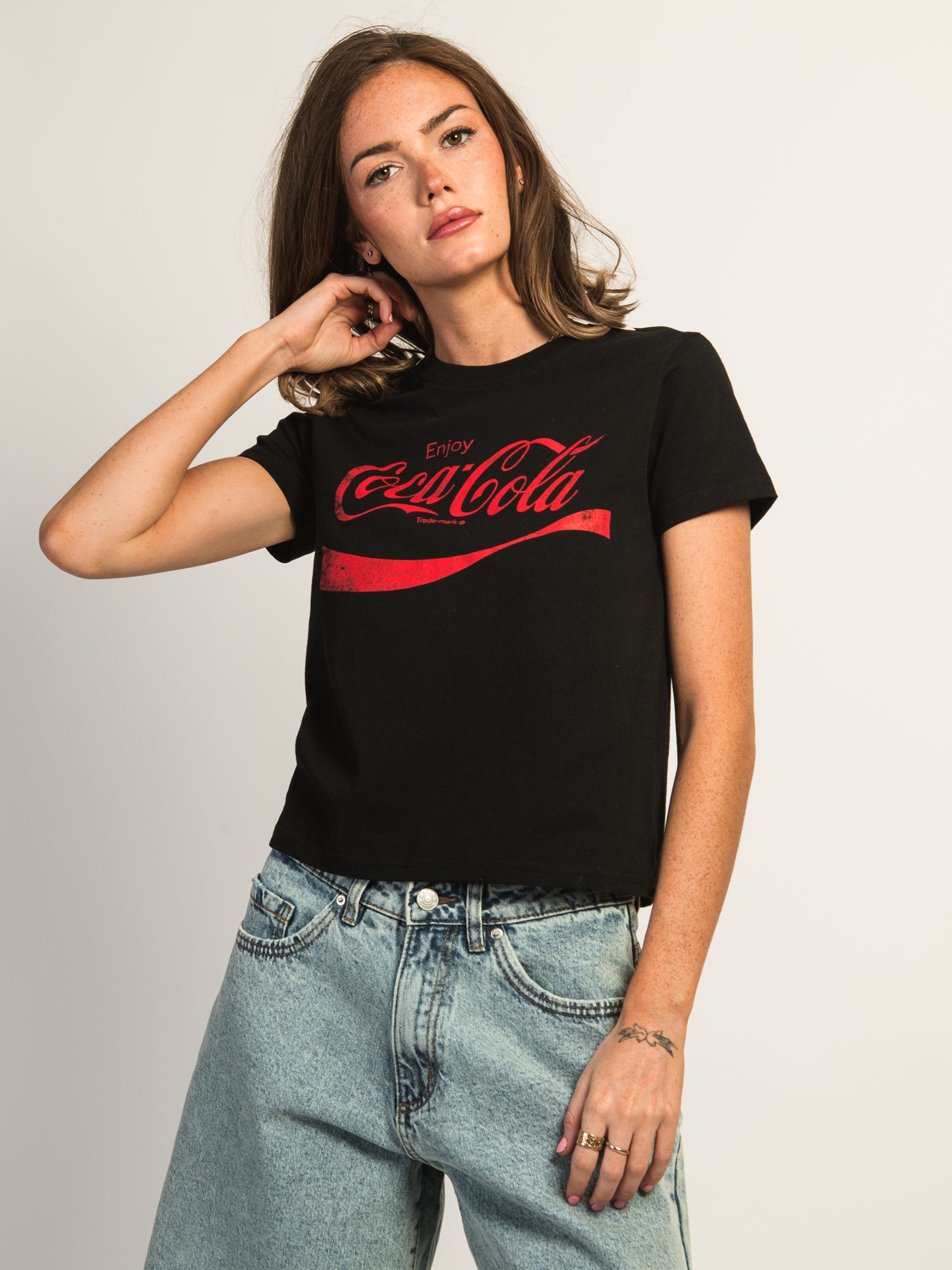 Vintage Coca-Cola Box Fit T-Shirt - Classic Logo Tee for Men & Women | Casual Wear, Street Style, Retro Fashion