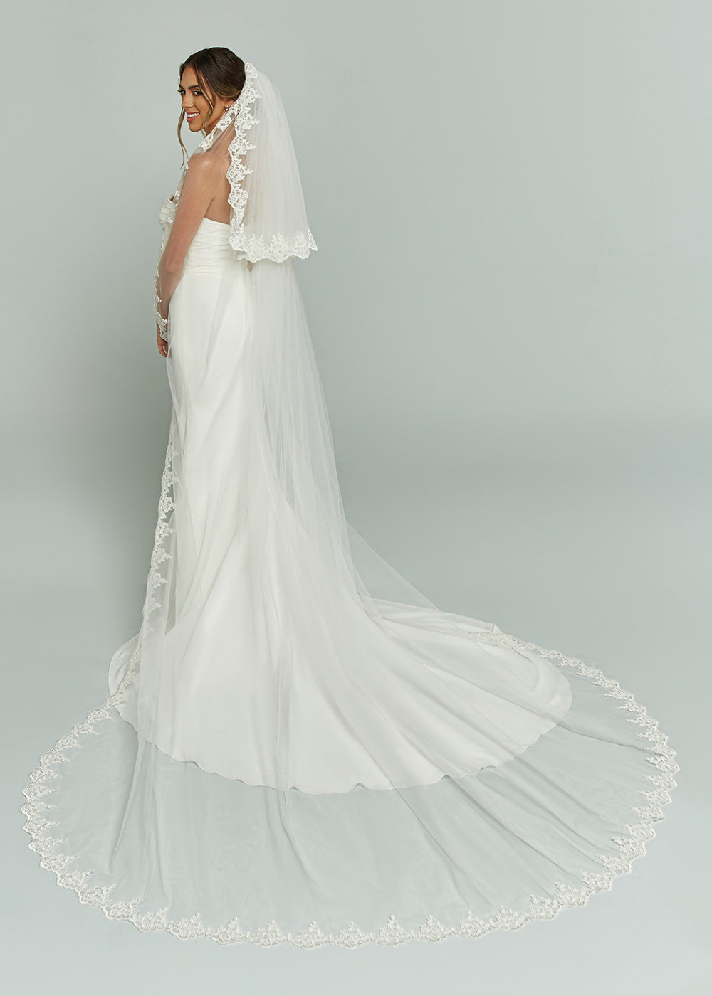 V1027 Cathedral Veil with Scallop Lace - Elegant Bridal Wedding Accessory for Church Ceremonies & Formal Events