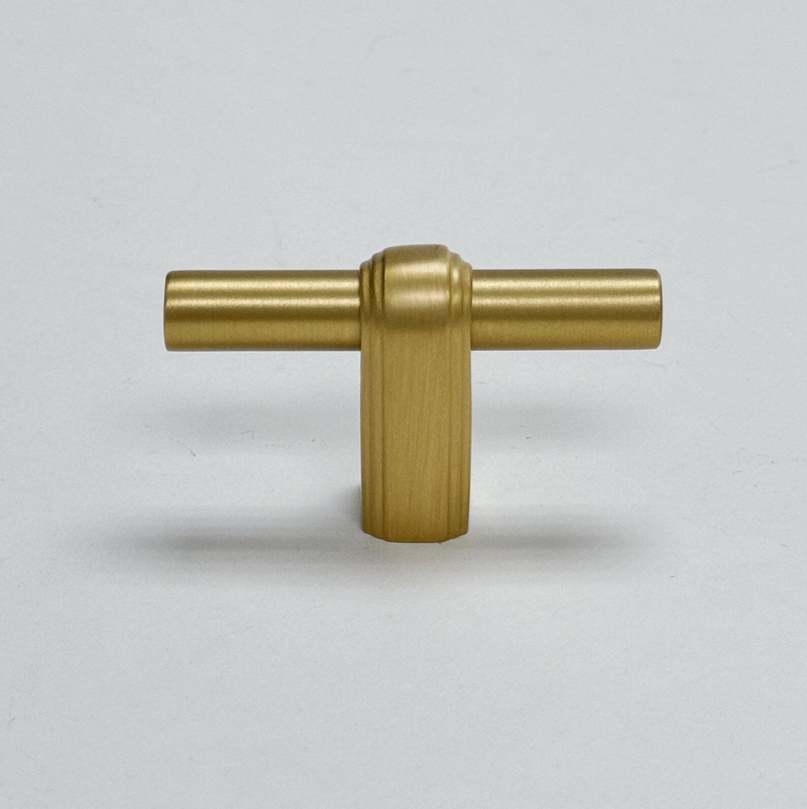 Elegant Satin Brass Elliott Drawer Pulls & Cabinet Knobs - Vintage Style Hardware for Kitchen Cabinets, Dressers & Furniture (Set of 10) - Perfect for Home Renovation & DIY Projects