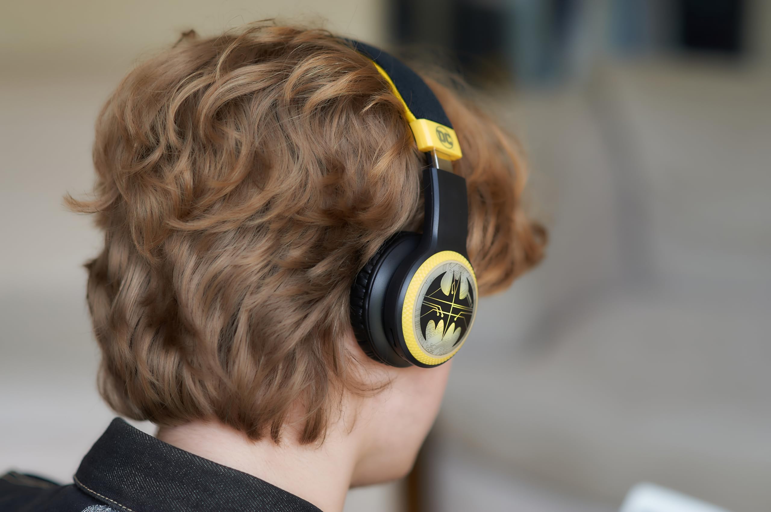 Batman DC Comics Bluetooth & Wired 2-in-1 Light-Up Headphones with Adjustable Headband, Built-in Mic for Calls - Perfect for Gaming, Movies & Superhero Fans