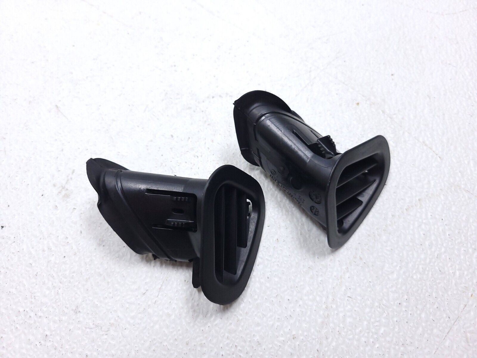 2006-2011 Mercedes ML500 OEM Left & Right Dash Defroster Air Vent Pair - Perfect for Winter Defrosting & Cabin Comfort