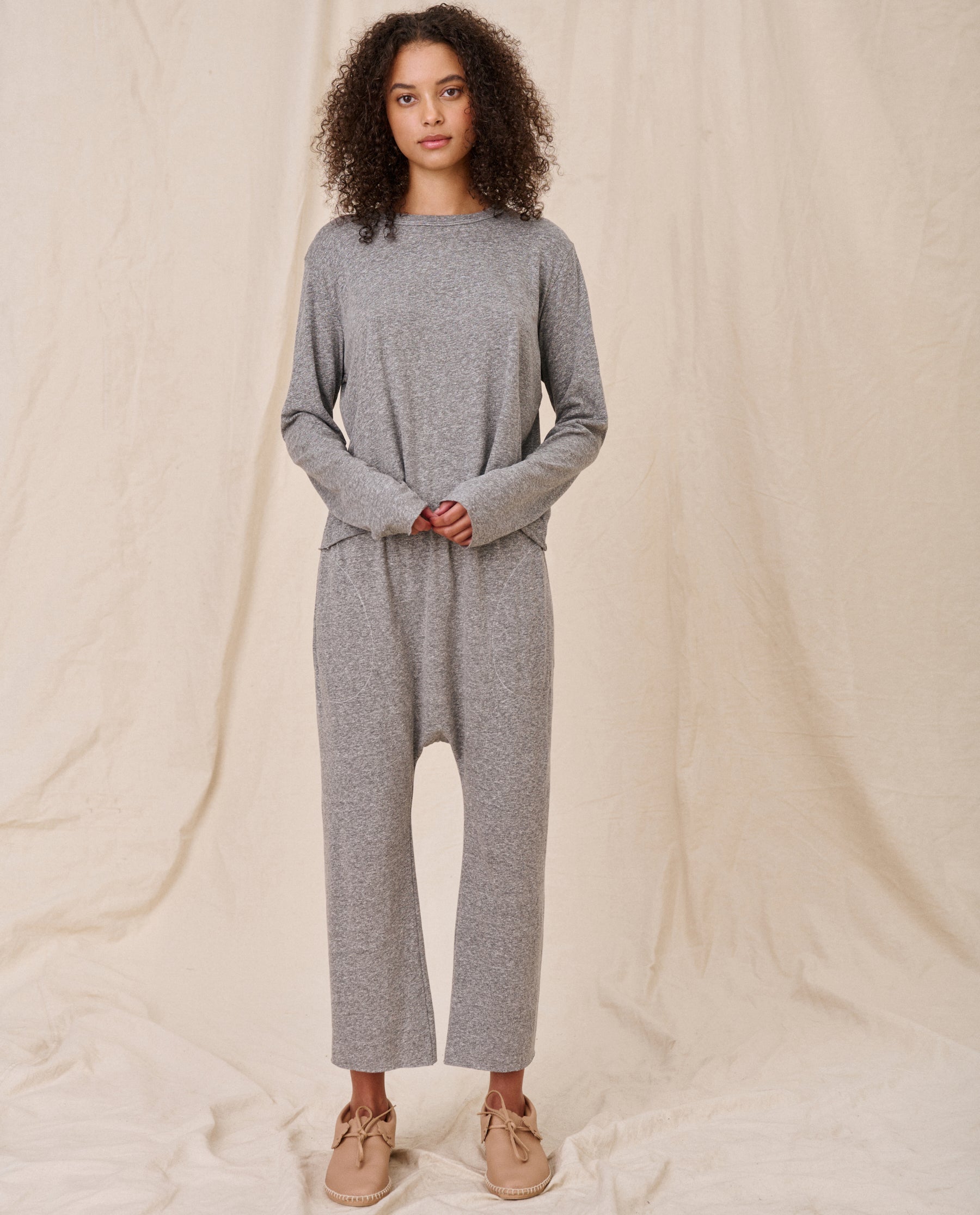 Stylish Long Sleeve Crop Tee for Women - Soft Heather Grey Cotton Top - Perfect for Casual Outfits, Layering & Streetwear Fashion