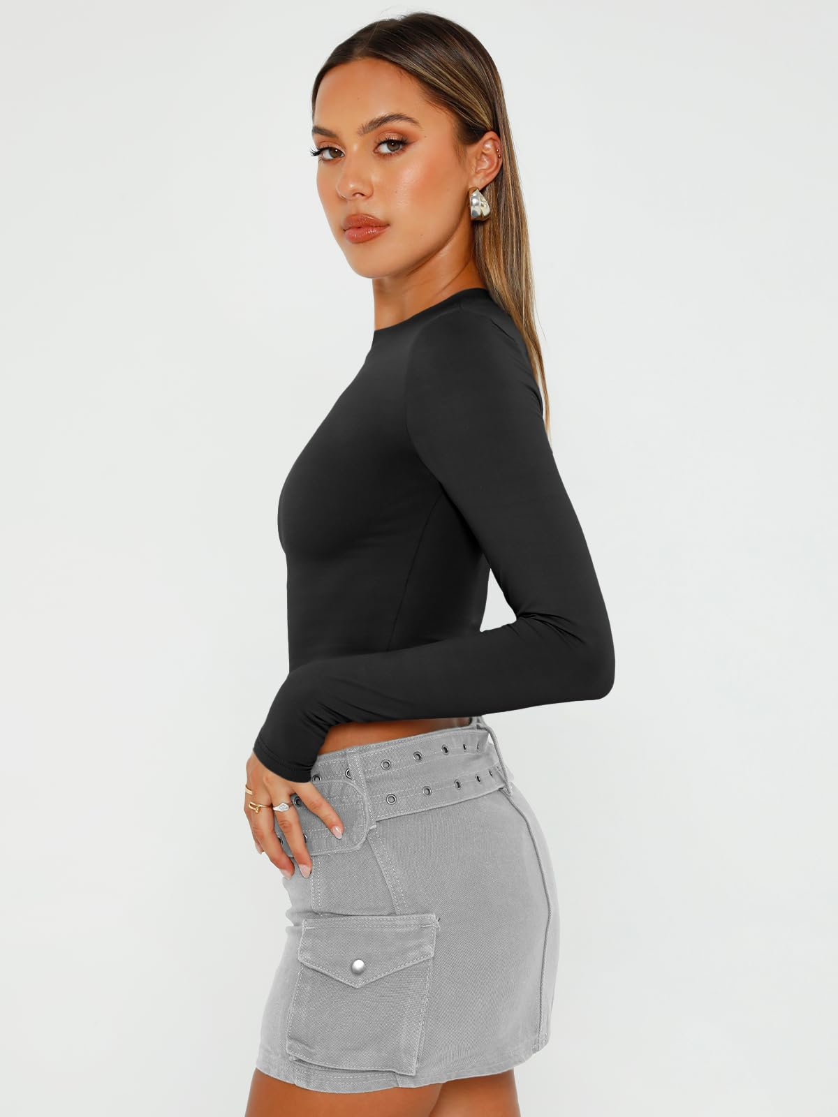 Trendy Queen Women's Long Sleeve Crop Top - Slim Fit Basic Shirt for Teen Girls | Y2K Fashion 2025 | Perfect for Going Out, Parties & Casual Wear