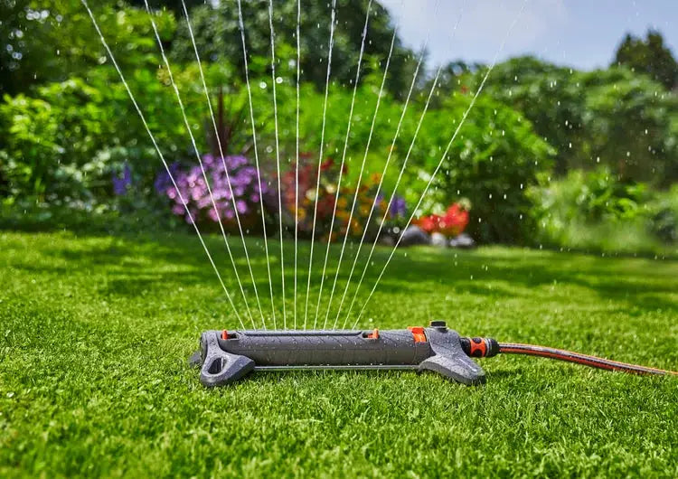 Gardena AquaZoom S 18710 Oscillating Sprinkler - Adjustable Water Spray for Small to Medium Lawns | Perfect for Garden, Yard & Patio Irrigation