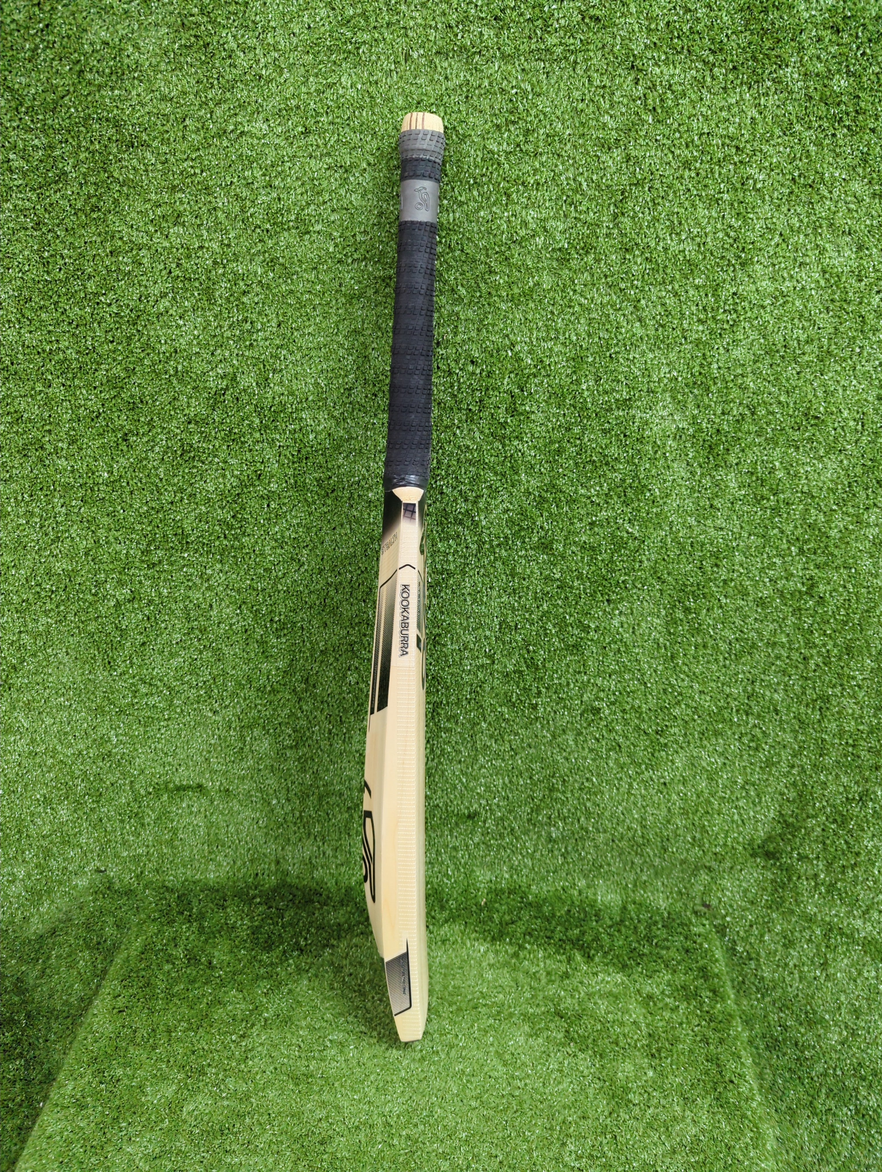 Kookaburra Stealth 6.4 Harrow English Willow Cricket Bat - Premium Professional Grade Cricket Equipment for Matches & Practice Sessions