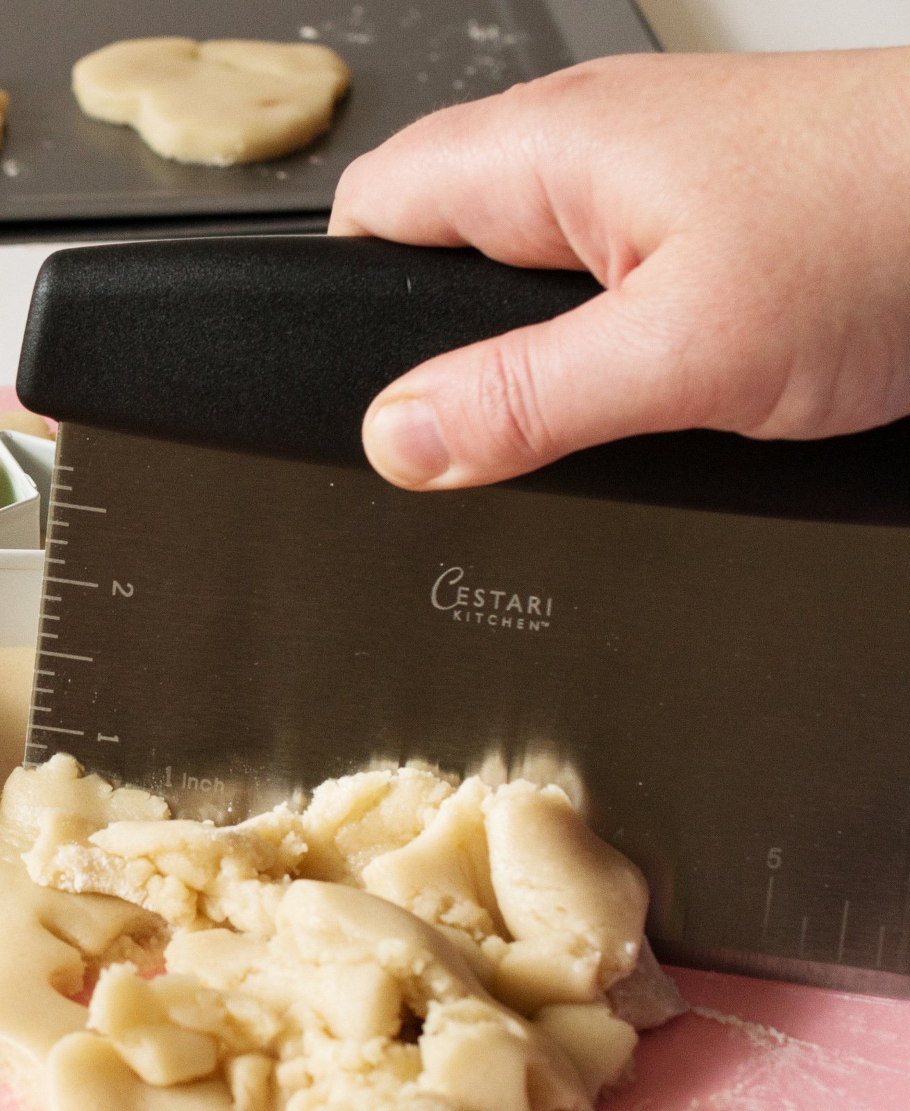 Professional Stainless Steel Dough Scraper & Bench Knife - Heavy Duty Pastry Cutter for Baking Bread, Pizza Dough, Chocolate, Nuts & Herbs | Ideal for Home Bakers & Professional Chefs | Perfect for Kitchen, Bakery & Cooking Classes