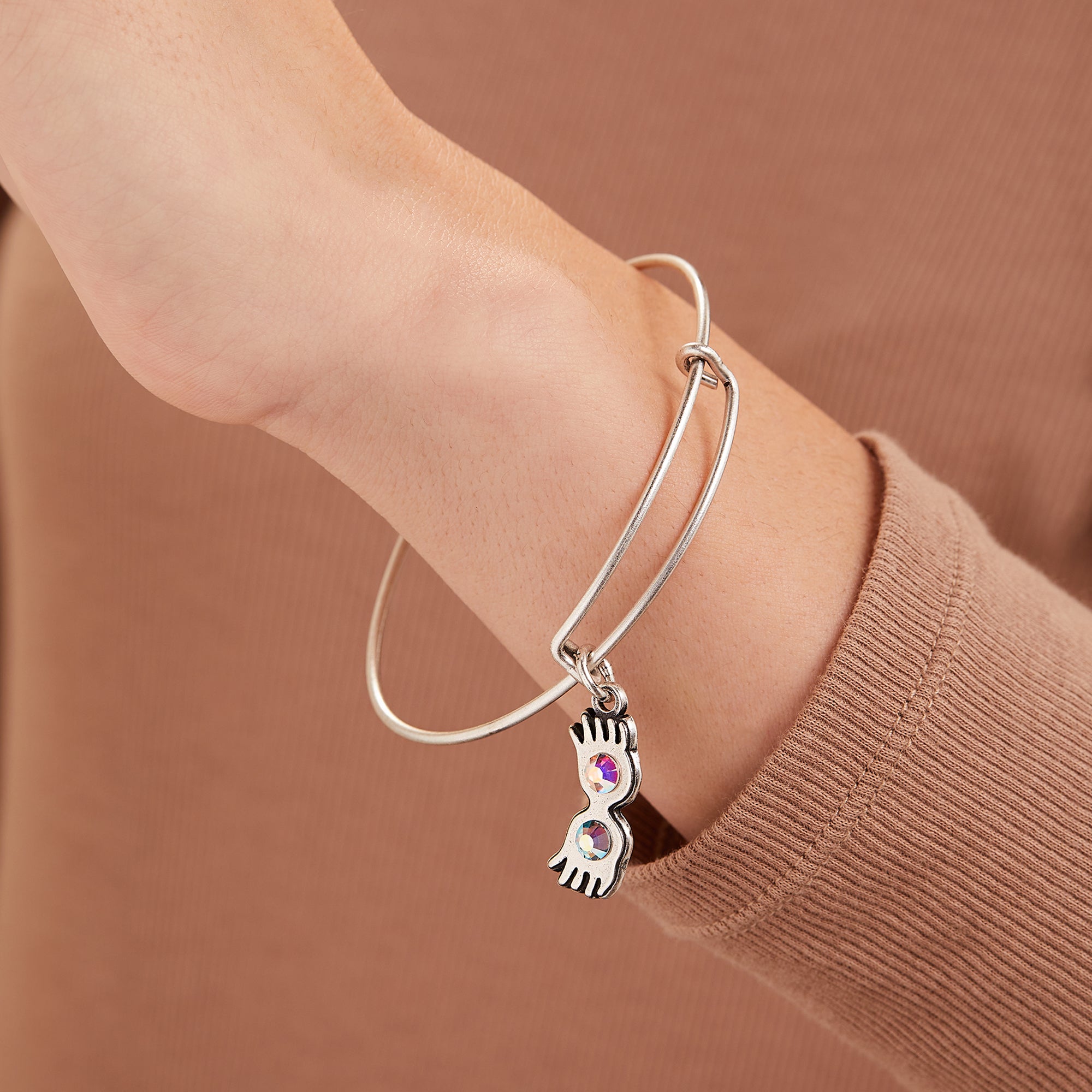 Harry Potter™ Luna Lovegood Spectrespecs Charm Bangle - Official Wizarding World Jewelry for Fans & Collectors - Perfect for Cosplay, Gifts & Harry Potter Themed Parties