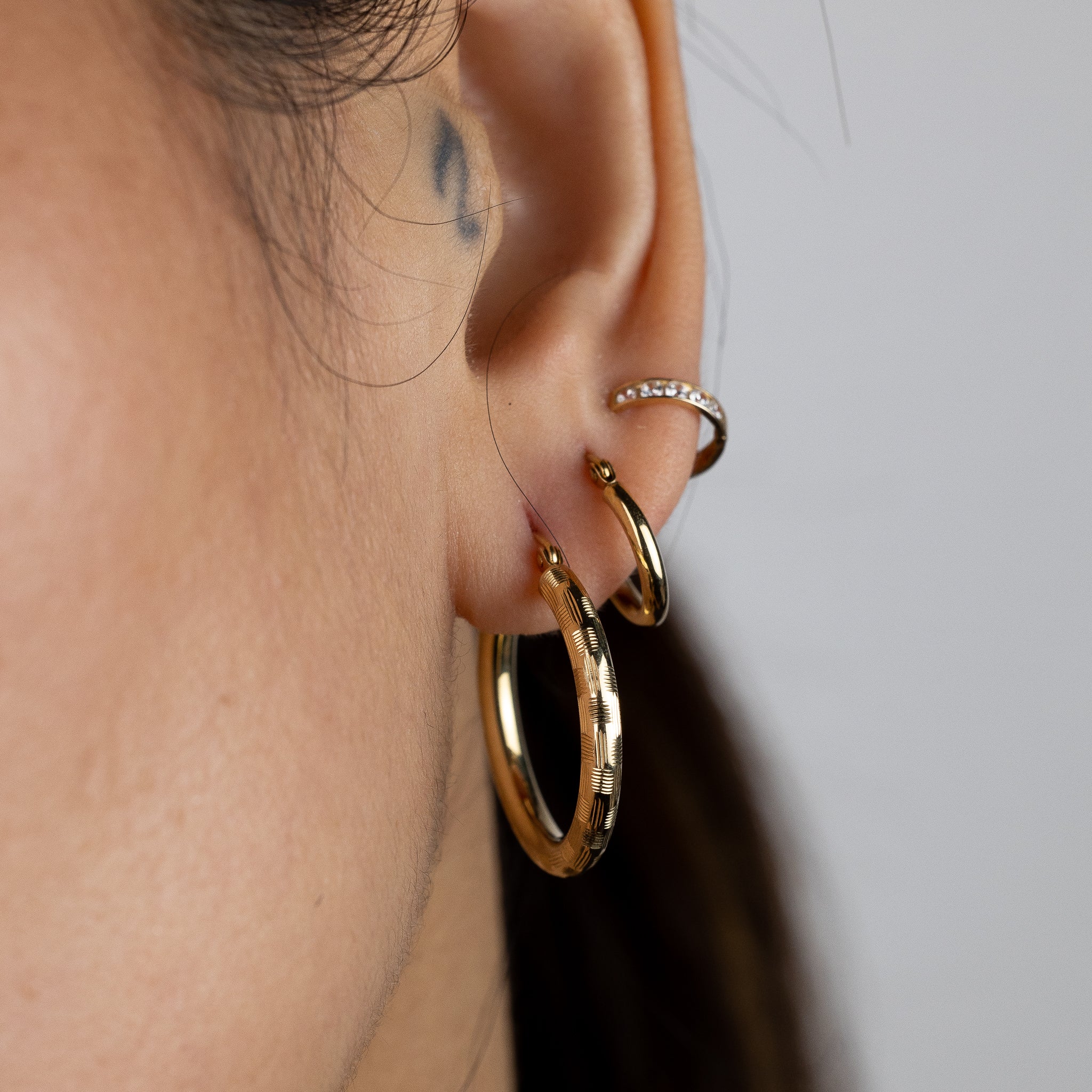 14K Gold Diamond Cut Huggie Hoop Earrings 25MM - Dainty Everyday Hoops for Women | Perfect for Work, Date Night & Special Occasions
