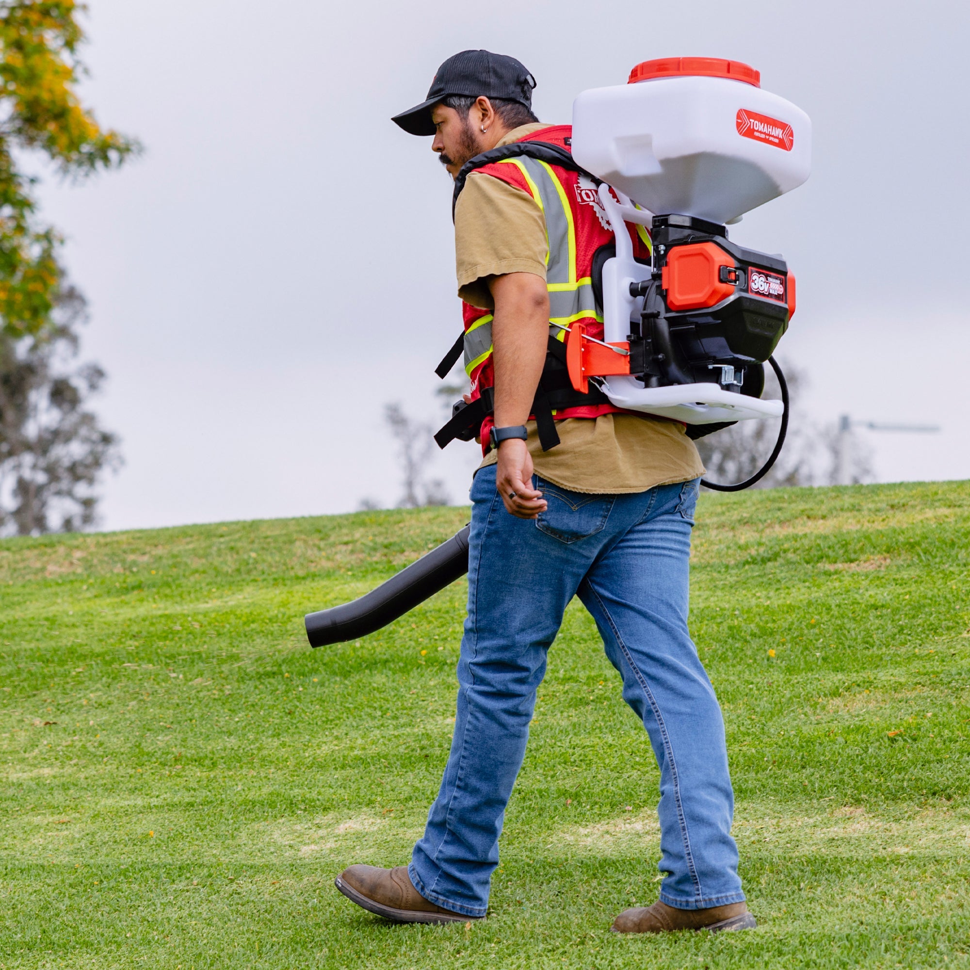 5 Gallon Battery Powered Fertilizer Spreader - Broadcast Lawn Seed, Ice Melt & Salt - Perfect for Large Yard Maintenance & Winter Snow Removal