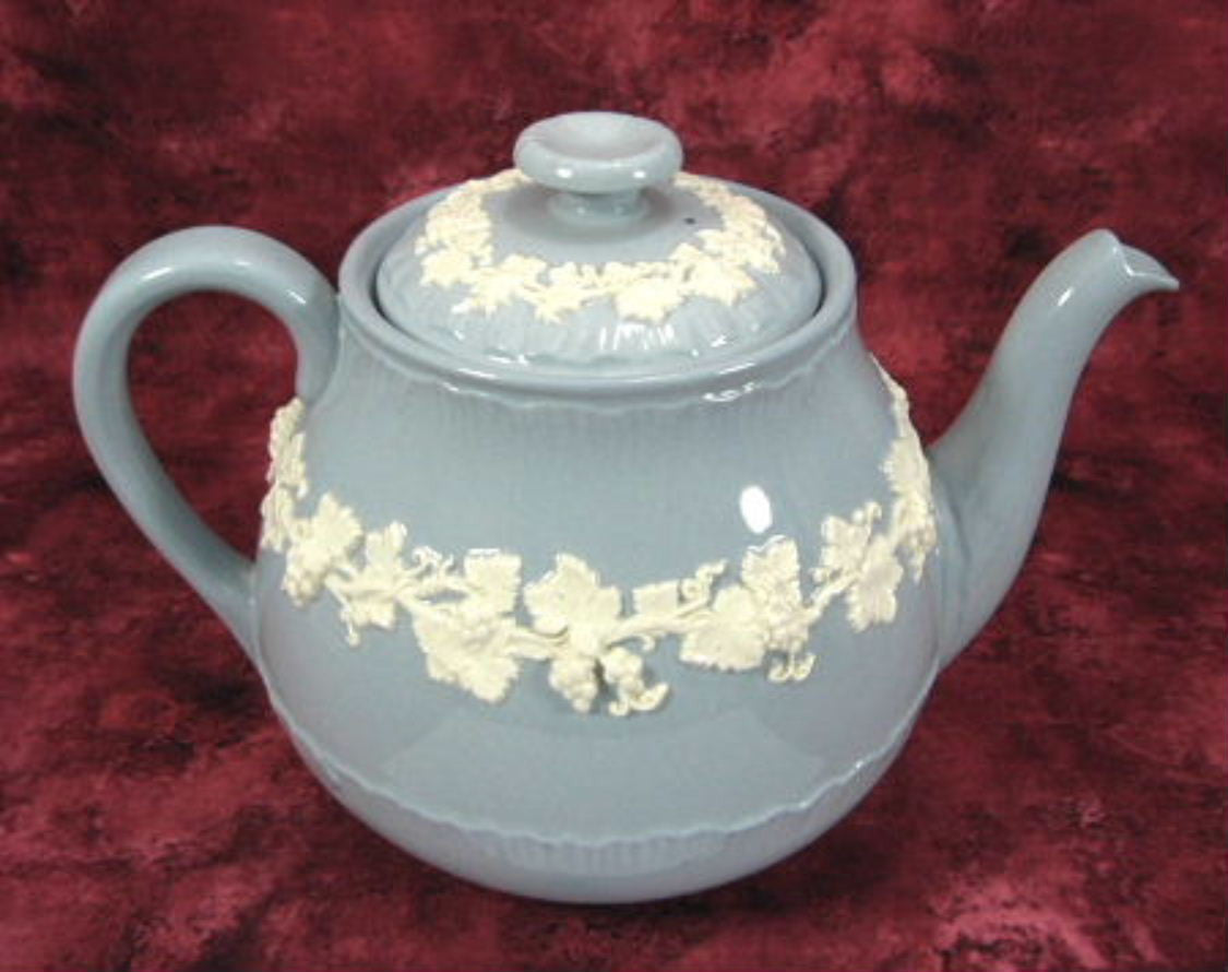 Vintage Wedgwood Blue Embossed Teapot with White Grapevine Design - Large 4-6 Cup Capacity (1940s) - Perfect for Afternoon Tea, Collectible Home Decor & British Style Tea Parties