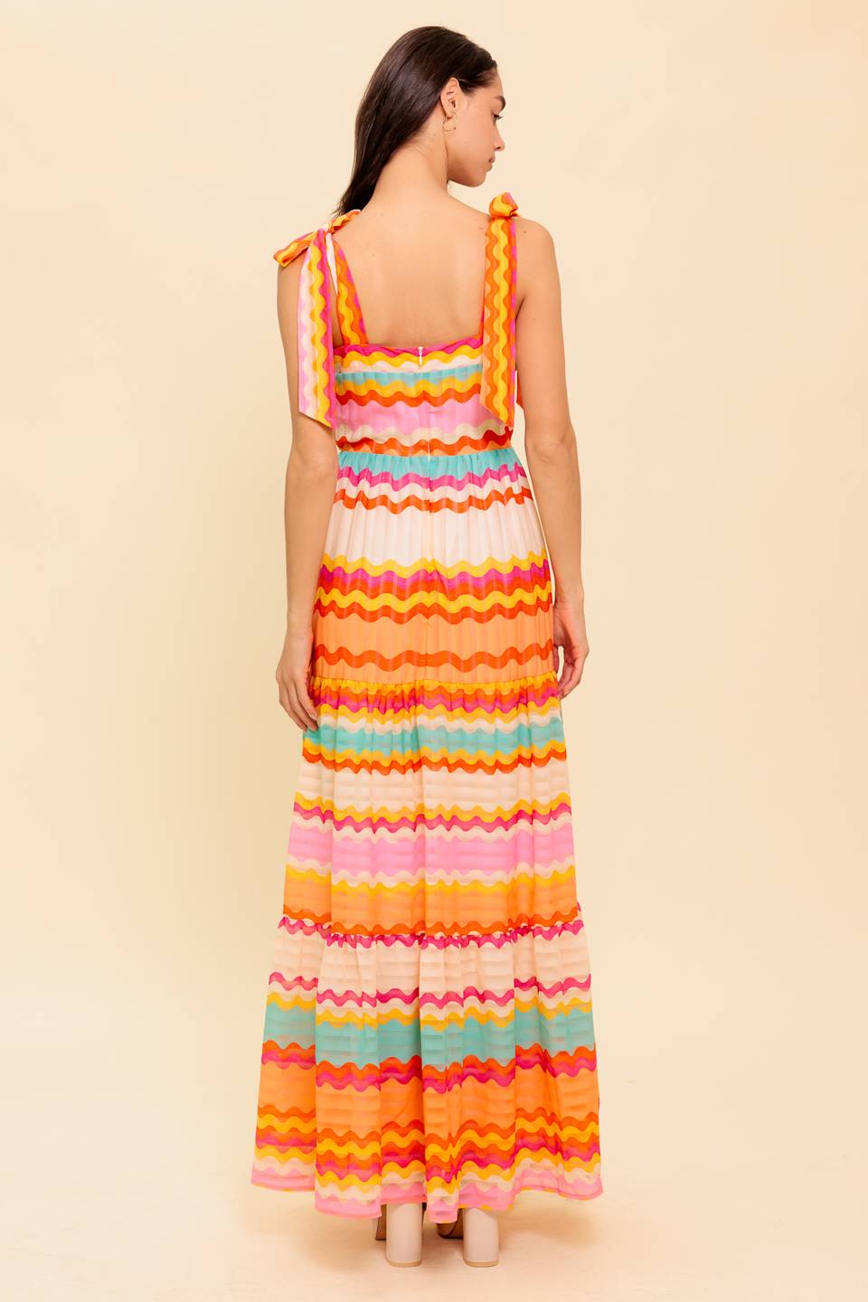 Retro Wavy Print Maxi Dress - Vintage 70s Style Flowy Long Dress for Women | Perfect for Beach Vacations, Summer Parties & Boho Fashion