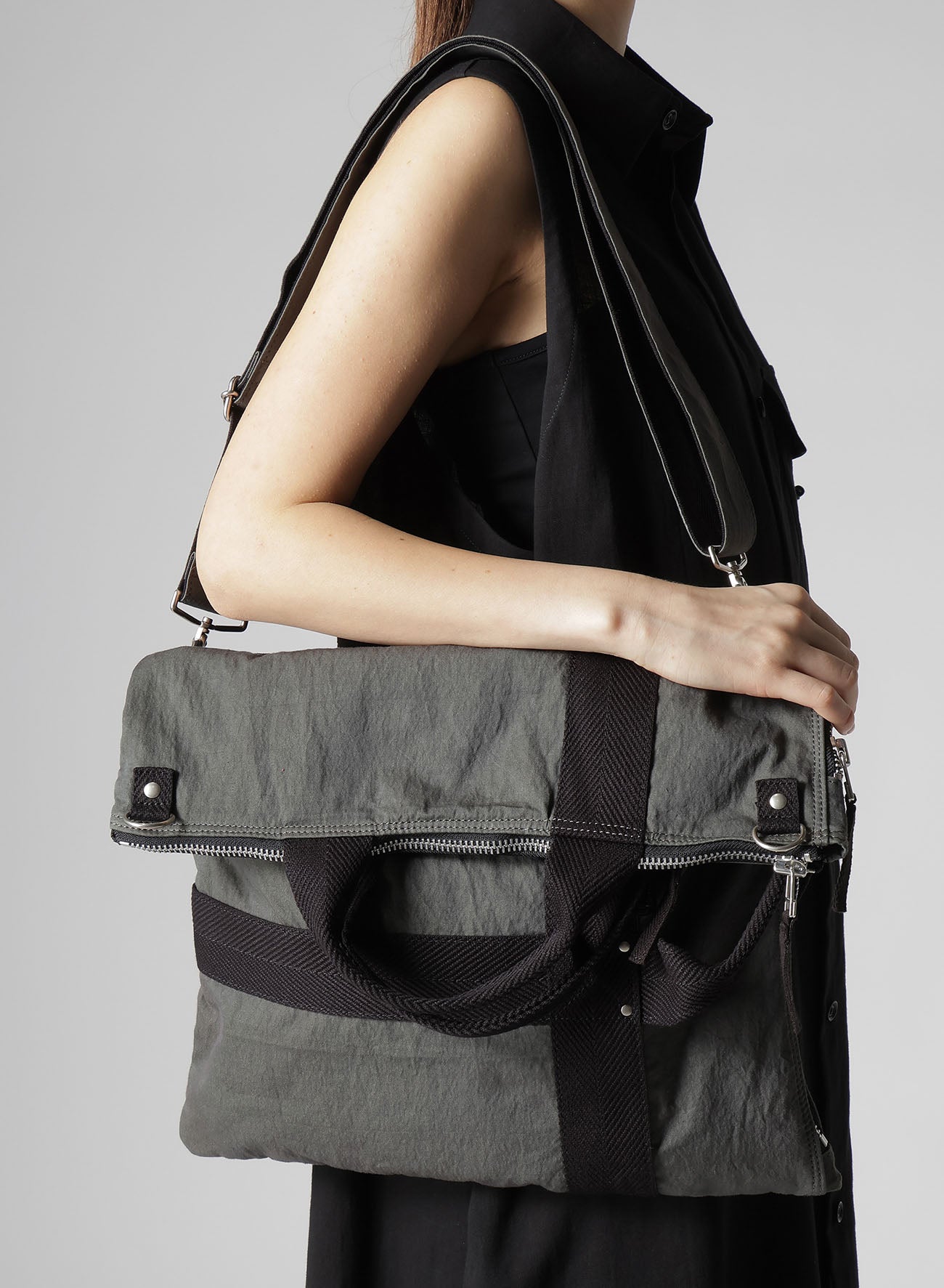 Military Style 2-Way Tote Bag - Durable C/NY Gabardine Fabric for Work, Travel & Everyday Use - Water-Resistant & Spacious Carryall for Office, Gym or Weekend Outings