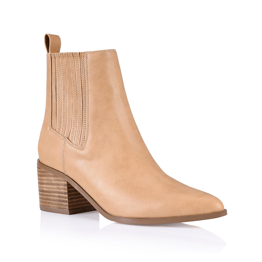 Women's Chelsea Ankle Boots - Soft Leather Caramel Brown Slip-On Shoes for Casual Outfits & Fall Fashion