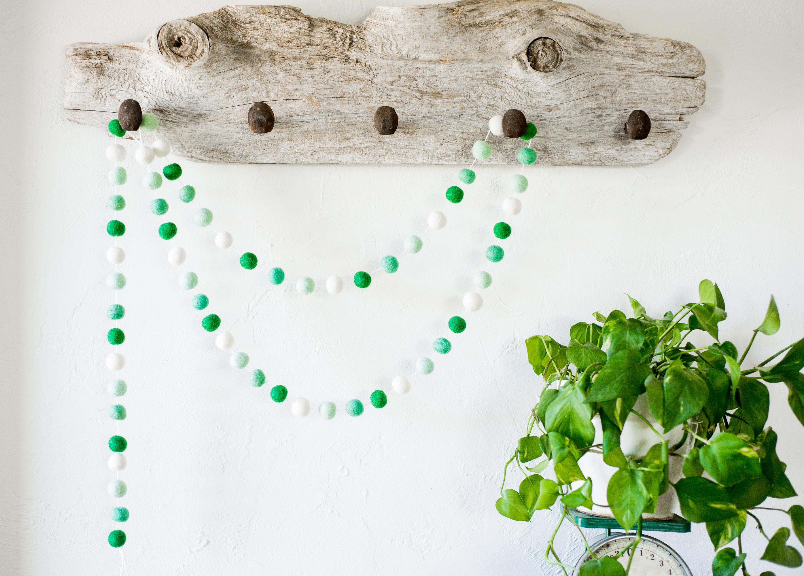 Vibrant Mint Gradient Felt Ball Garland - Handmade Wool Decor for Nursery, Wedding & Party Backdrop - Eco-Friendly Home & Event Decoration