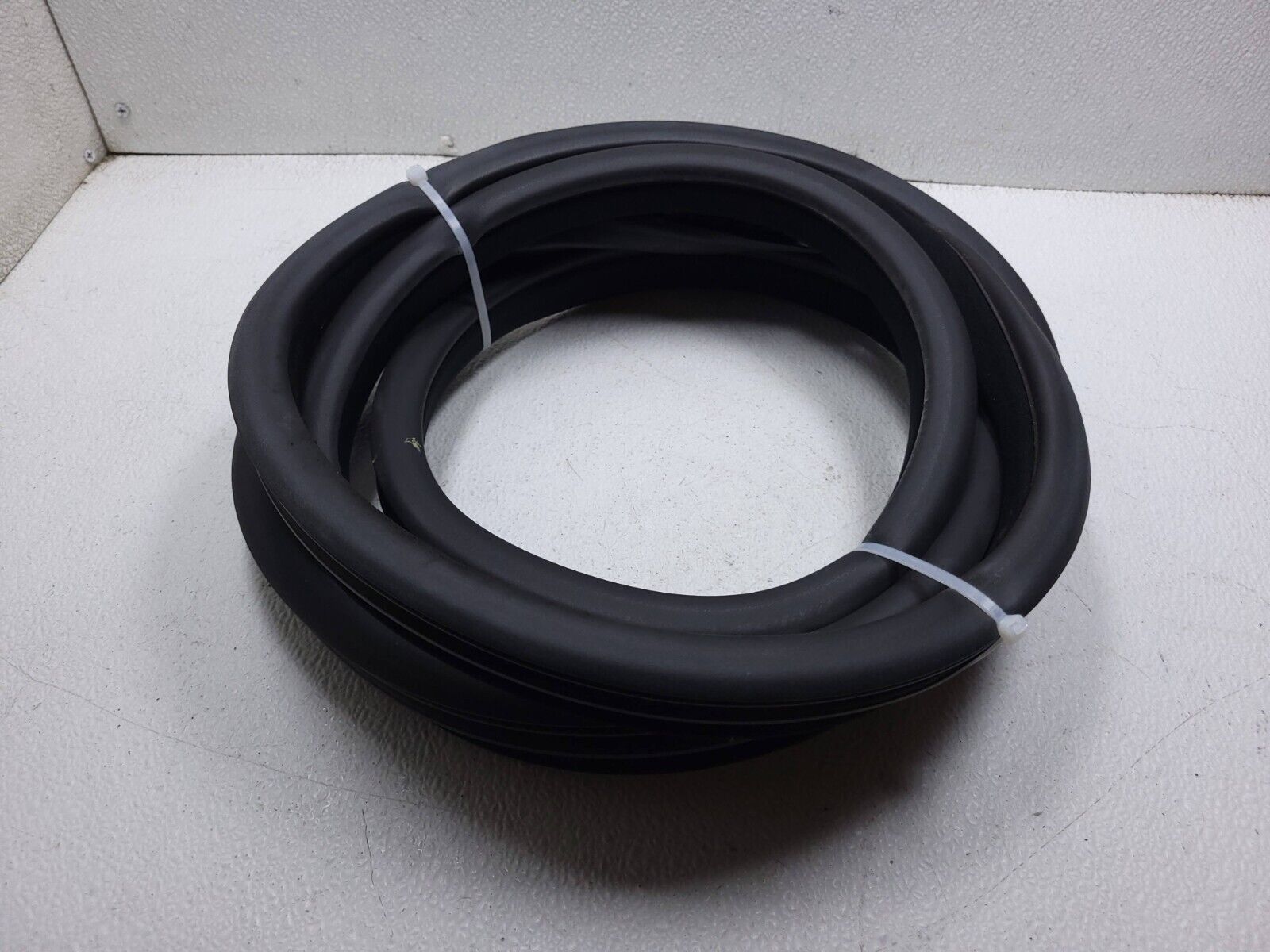2006-2011 Mercedes ML500 Rear Right Passenger Side Door Weatherstrip Seal - OEM Replacement Part for Weather Protection & Noise Reduction | Perfect for Car Maintenance & Restoration Projects