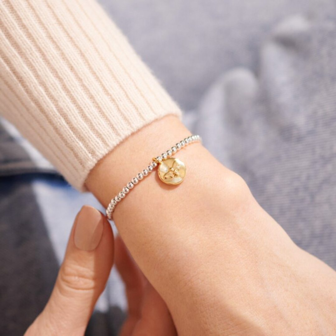 Joma Jewellery Bee Charm Bracelet - Lucky Bee Bracelet for Women, Dainty Gold Bee Jewelry, Cute Bee Pendant for Everyday Wear, Perfect Gift for Birthday, Anniversary & Friendship