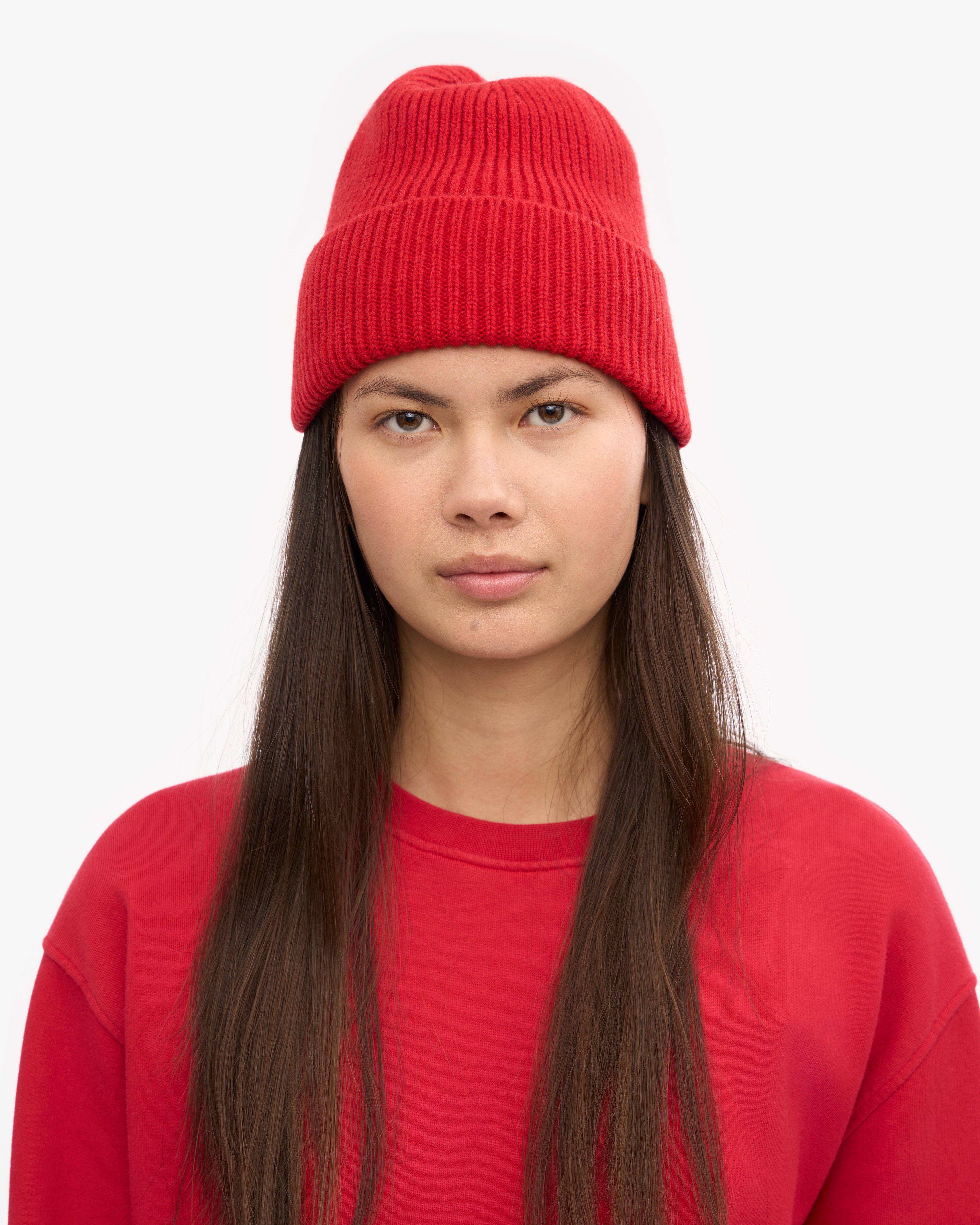 Premium Merino Wool Beanie - Soft & Warm Winter Hat for Men & Women - Scarlet Red - Ideal for Skiing, Hiking & Outdoor Activities