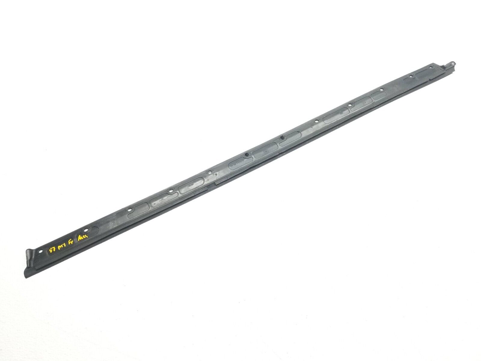 06-11 Mercedes ML500 Right Passenger Door Lower Seal Molding OEM Replacement - Perfect for Weatherproofing & Noise Reduction