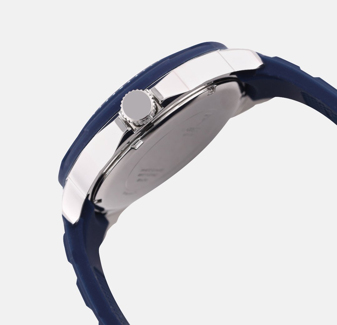 Guess W0967G2 Men's Tread Analog Watch - Stylish Casual & Dress Timepiece for Everyday Wear, Business Attire & Special Occasions